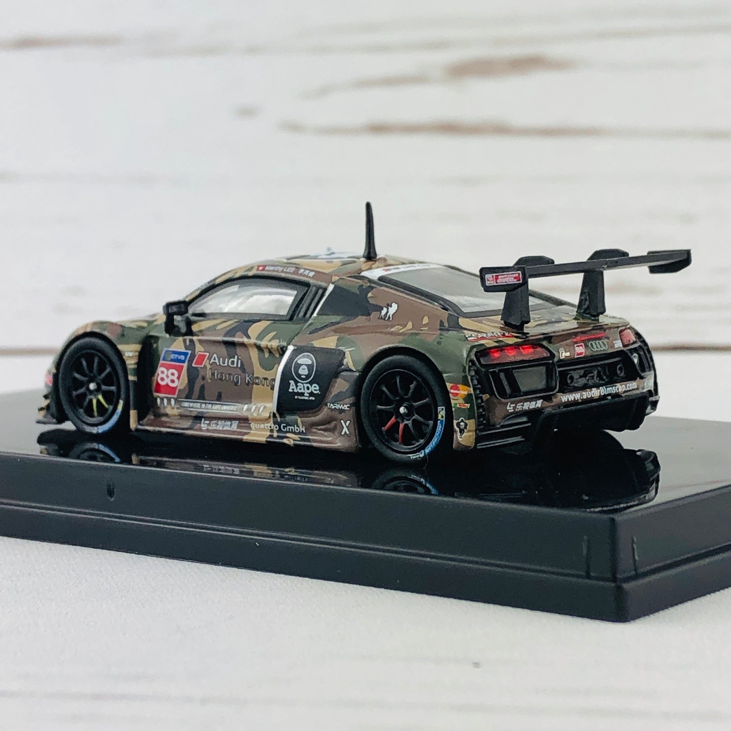 Tarmac Works 1/64 Audi R8 LMS - Audi R8 LMS Cup 2016-Taiwan AAPE / Phoenix Racing Asia - Marchy Lee