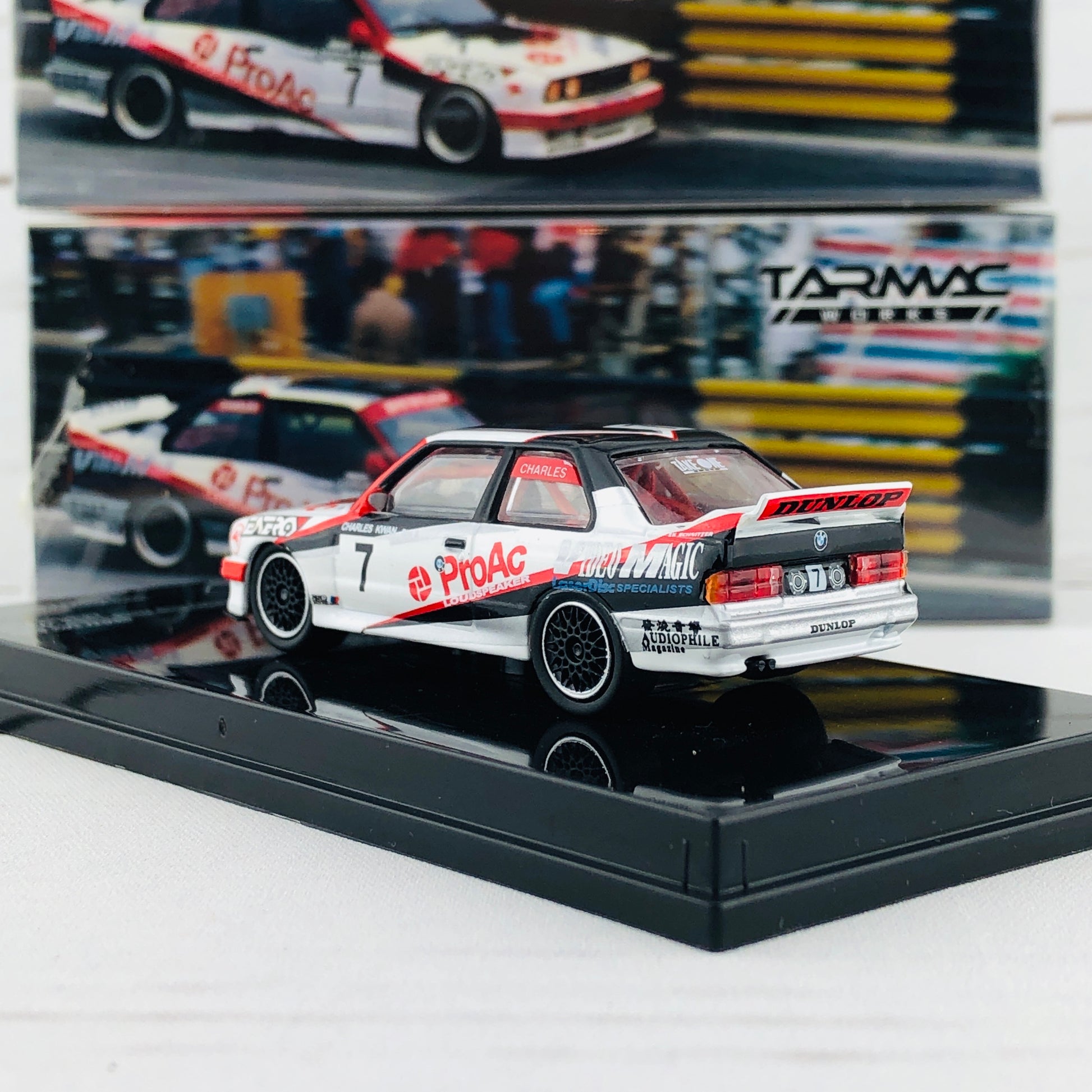 Tarmac Works 1/64 BMW M3 E30 Macau Cup Race 1992 Winner Charles Kwan