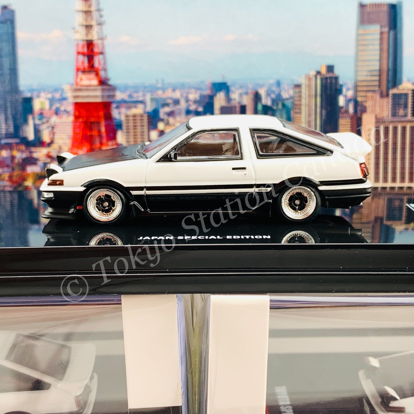 INNO64 1/64 TOYOTA SPRINTER TRUENO AE86 White/Black With Extra wheels (Japan Special Edition) IN64-AE86T-WHB