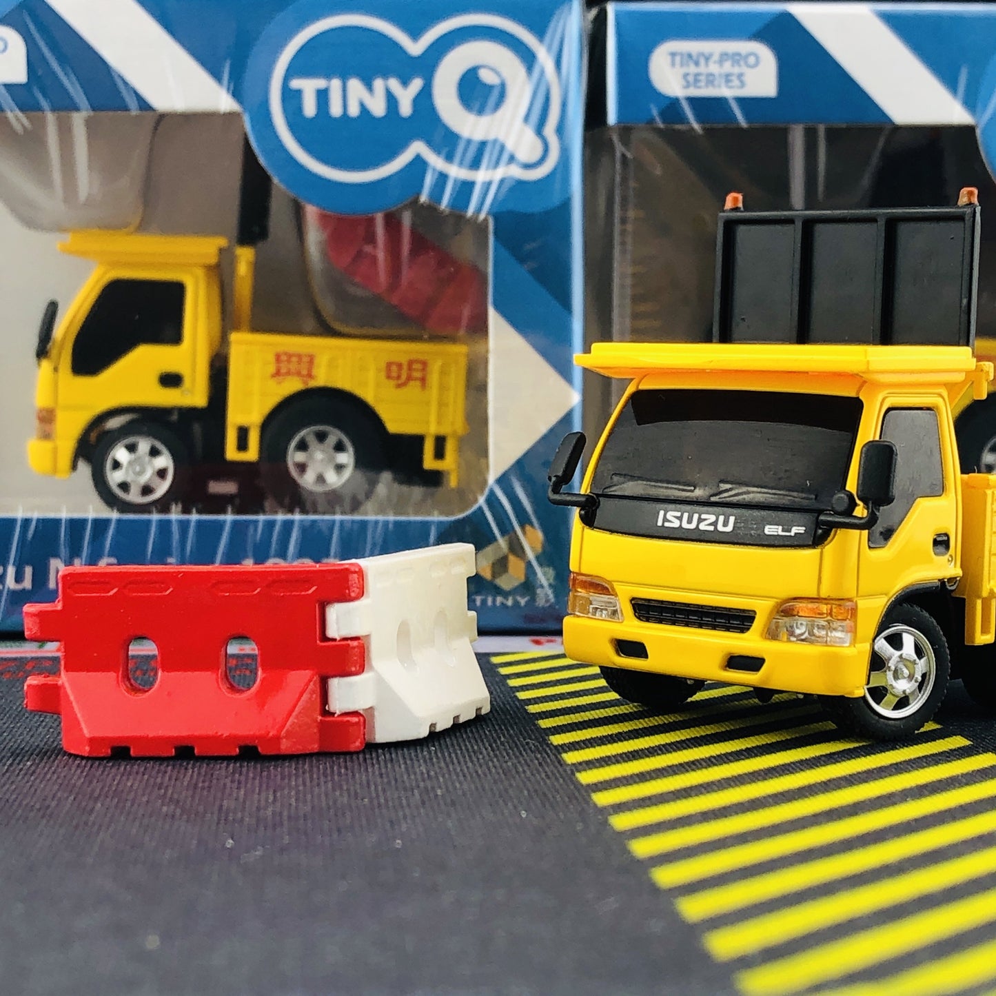 Tiny Q Pro-Series 12 - ISUZU N-Series 1993 Contruction Truck TinyQ-12a