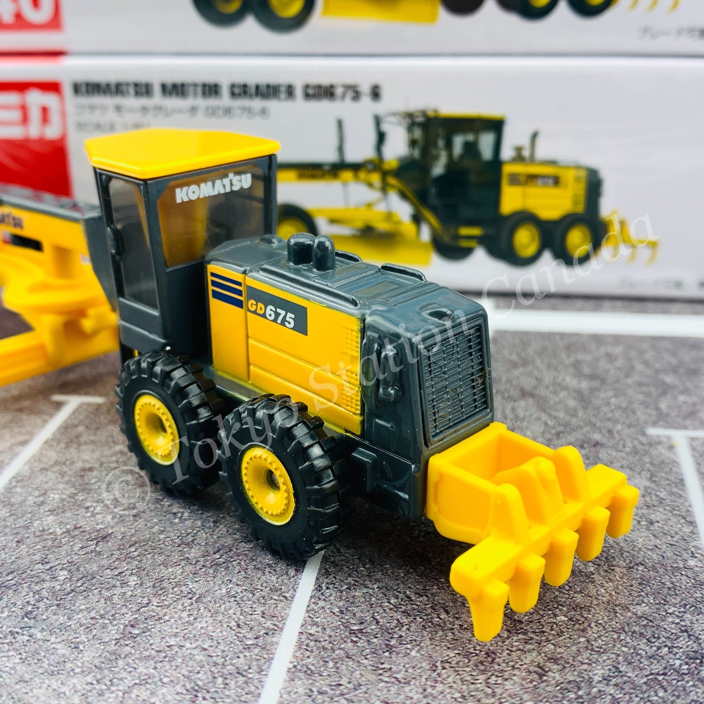 TOMICA 140 KOMATSU Motor Grader GD675-6