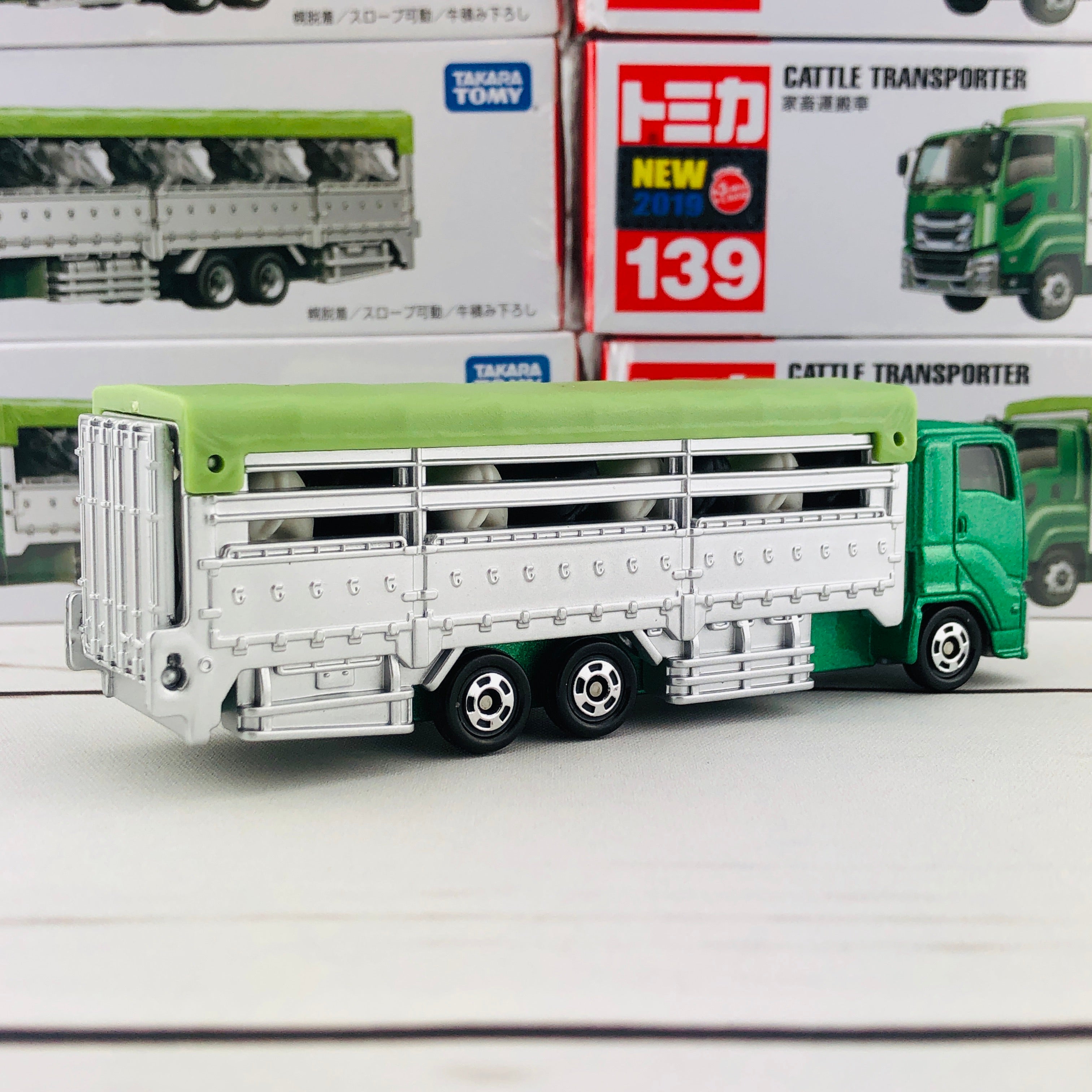 Tomica 139 Cattle Transporter – Tokyo Station