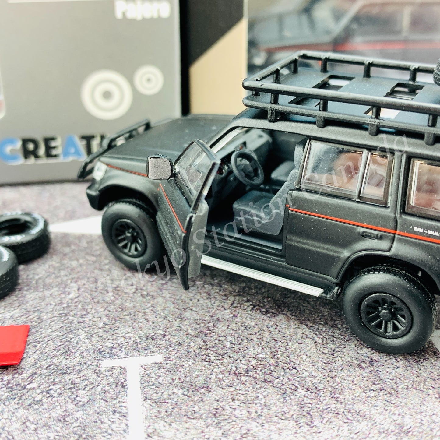 BM CREATIONS JUNIOR 1/64 Mitsubishi Pajero 2nd Generation JUNGLE PACK Matt Black LHD 64B0043