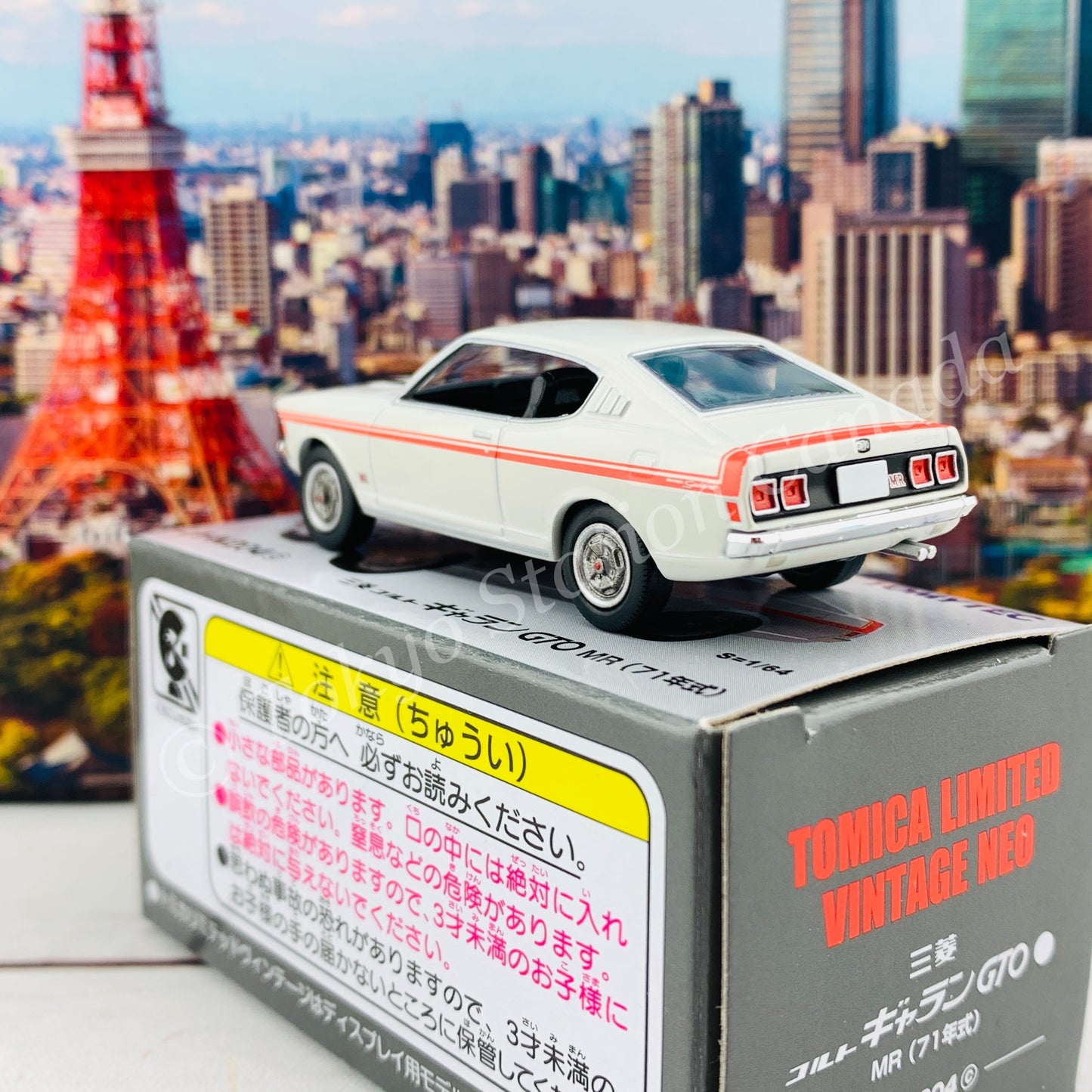 Tomytec Tomica Limited Vintage Neo 1/64 Mitsubishi Colt Galant GTO MR 1971 (White) LV-N204c