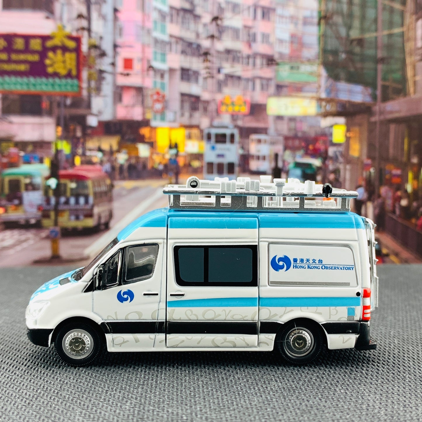 Tiny 微影 40 Mercedes-Benz Sprinter Hong Kong Observatory 天文台追風車 ATC64058