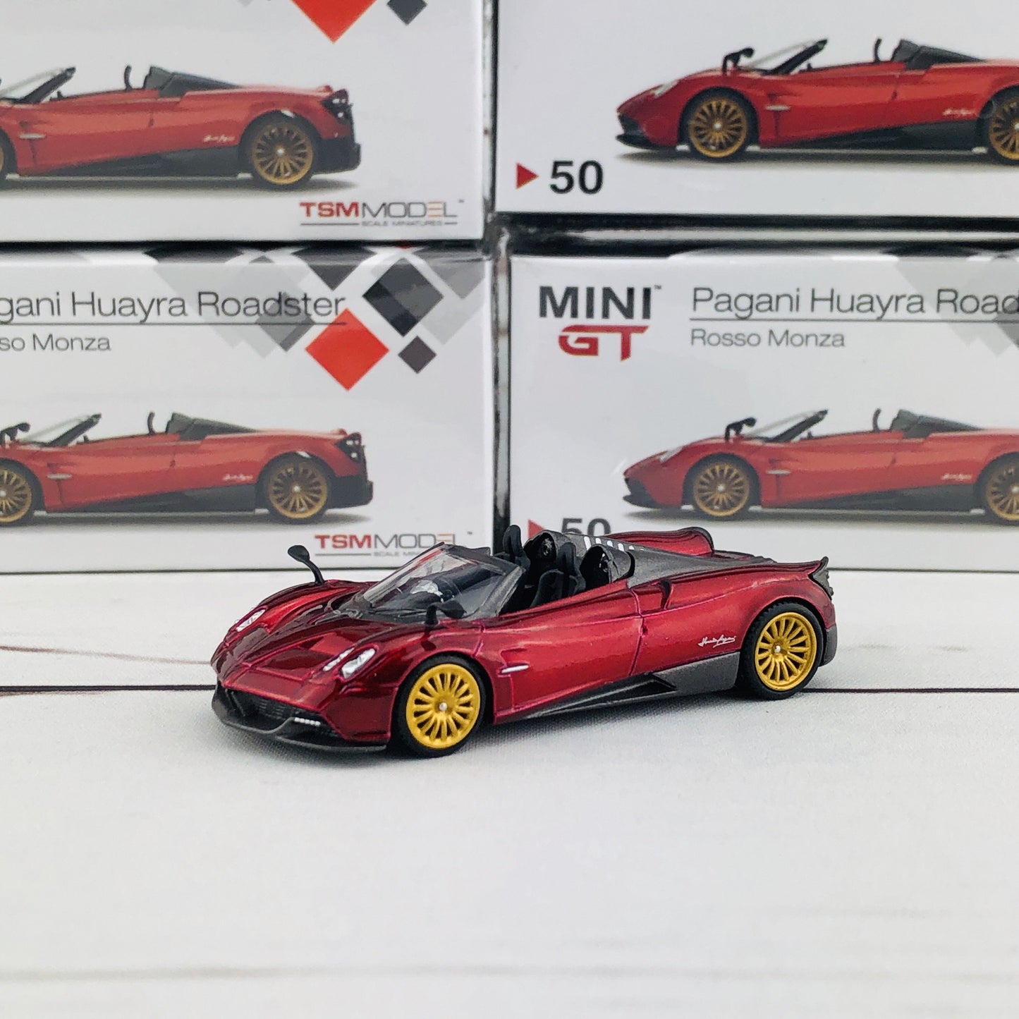 MINI GT 1/64 Pagani Huayra Roadster Rosso Monza RHD MGT00050-R