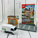 TOMICA WORLD Tomica Town 7-11 (with Tomica)