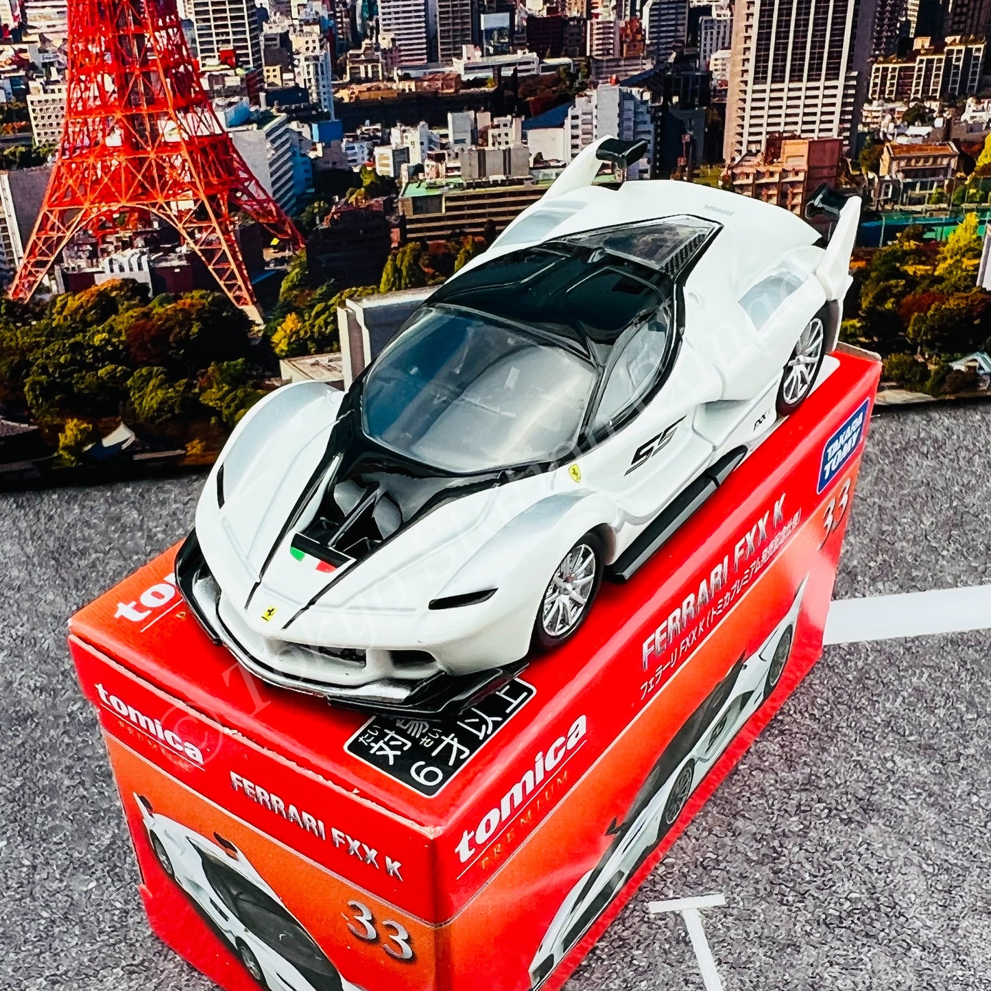 Tomica Premium 33 Ferrari FXX K "Commemorative Specification"