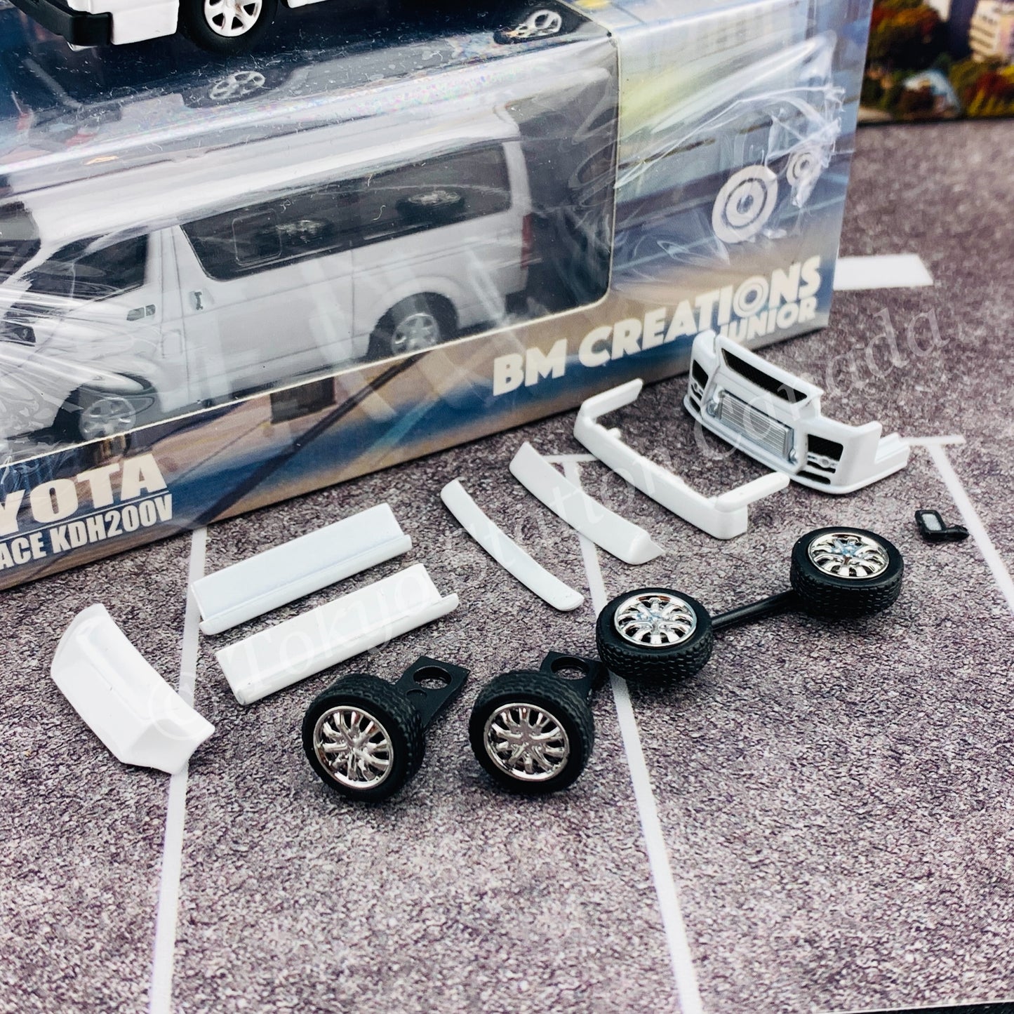 BM CREATIONS JUNIOR 1/64 Toyota 2015 Hiace KDH200V WHITE RHD with Extra Wheels, Lowering Parts and Body Kit 64B0142