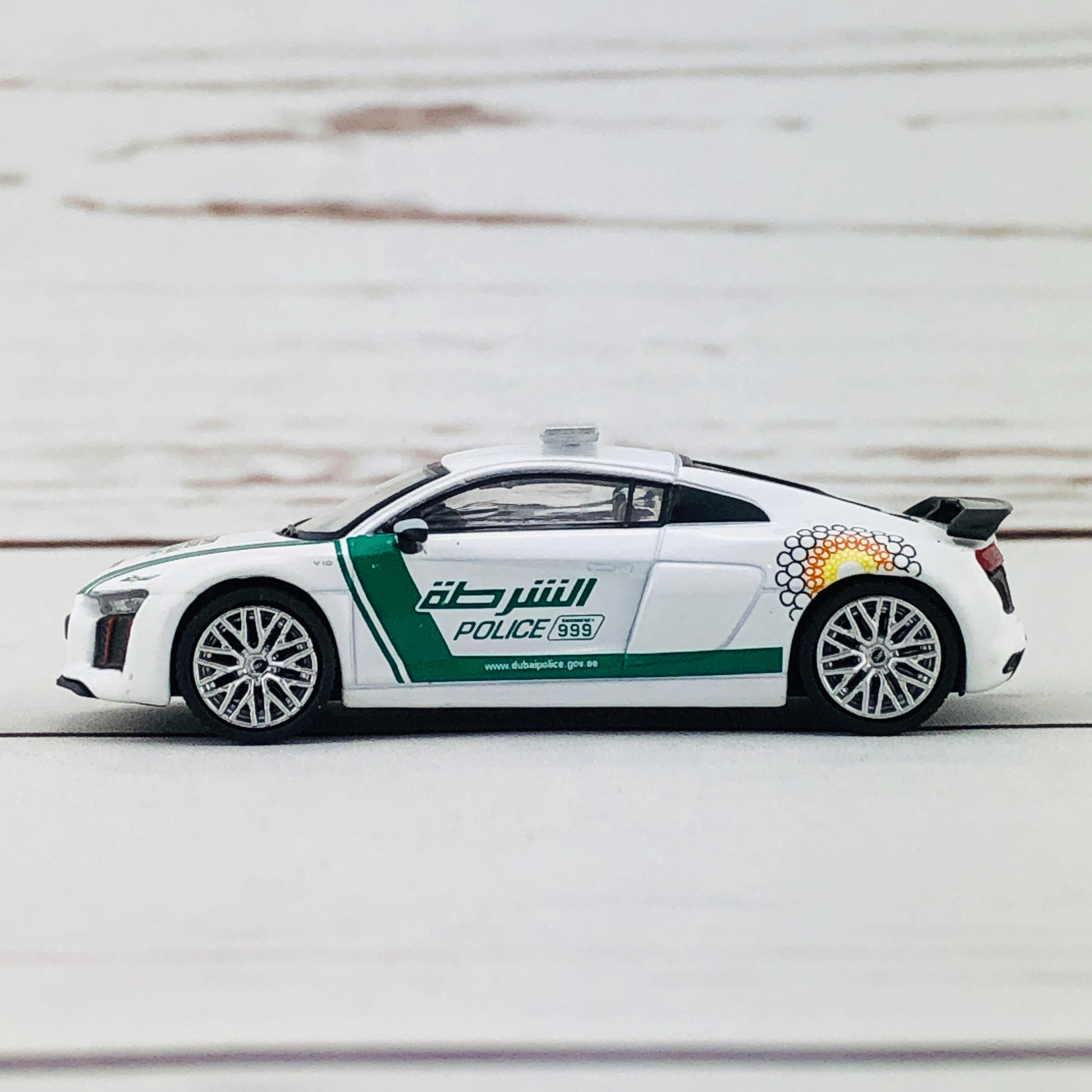 Tarmac Works GLOBAL64 1/64 Audi R8 V10 Plus - Dubai Police