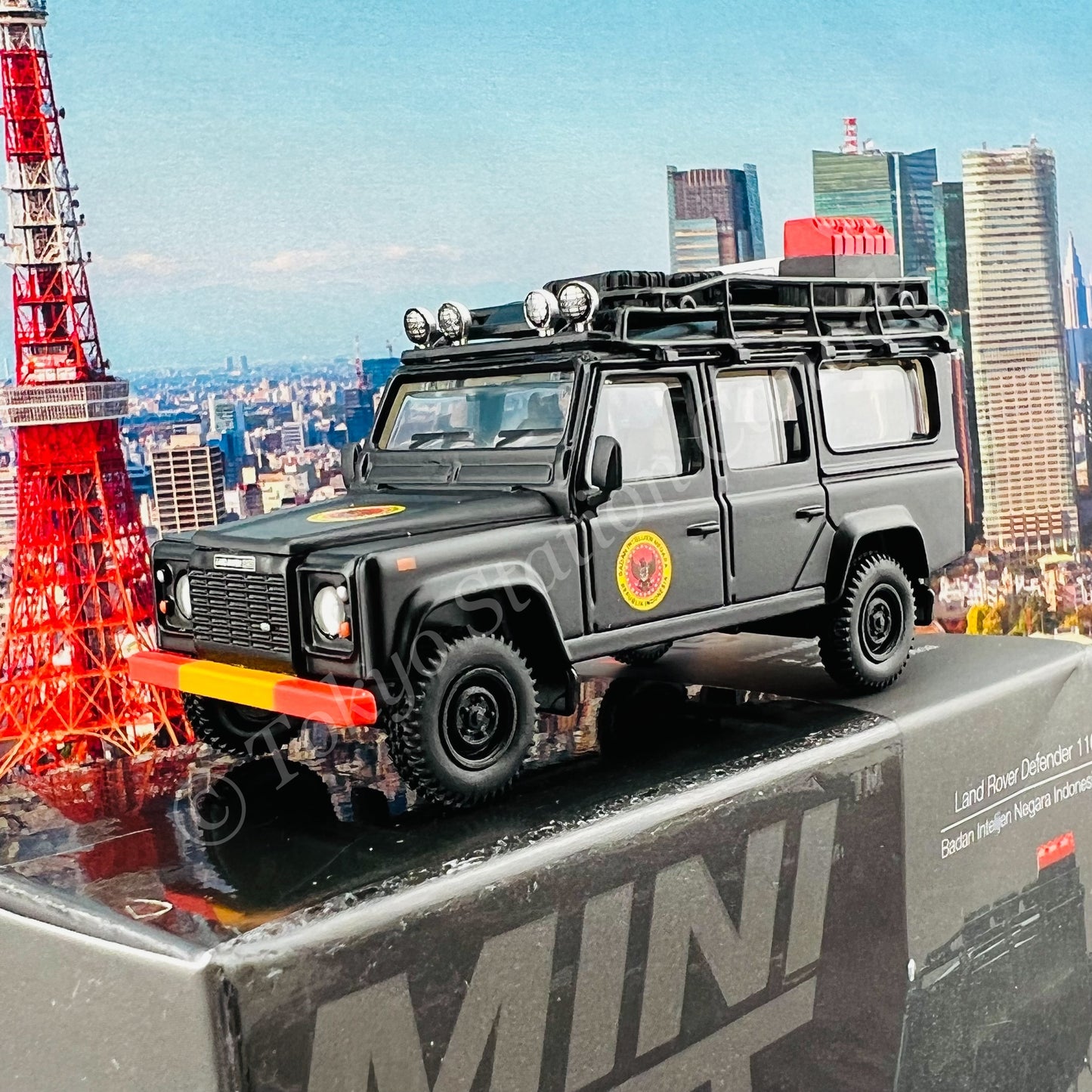 MINI GT 1/64 Land Rover Defender 110 Badan Intelijen Negara Indonesia - EMS Exclusive RHD MGT00158-R