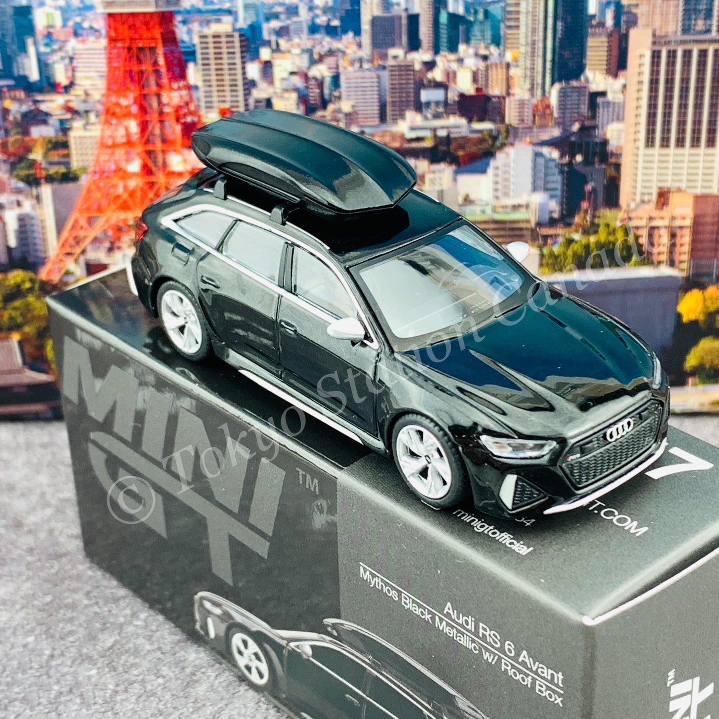 MINI GT 1/64 Audi RS 6 Avant  Mythos Black Metallic w/ Roof Box LHD MGT00257-L