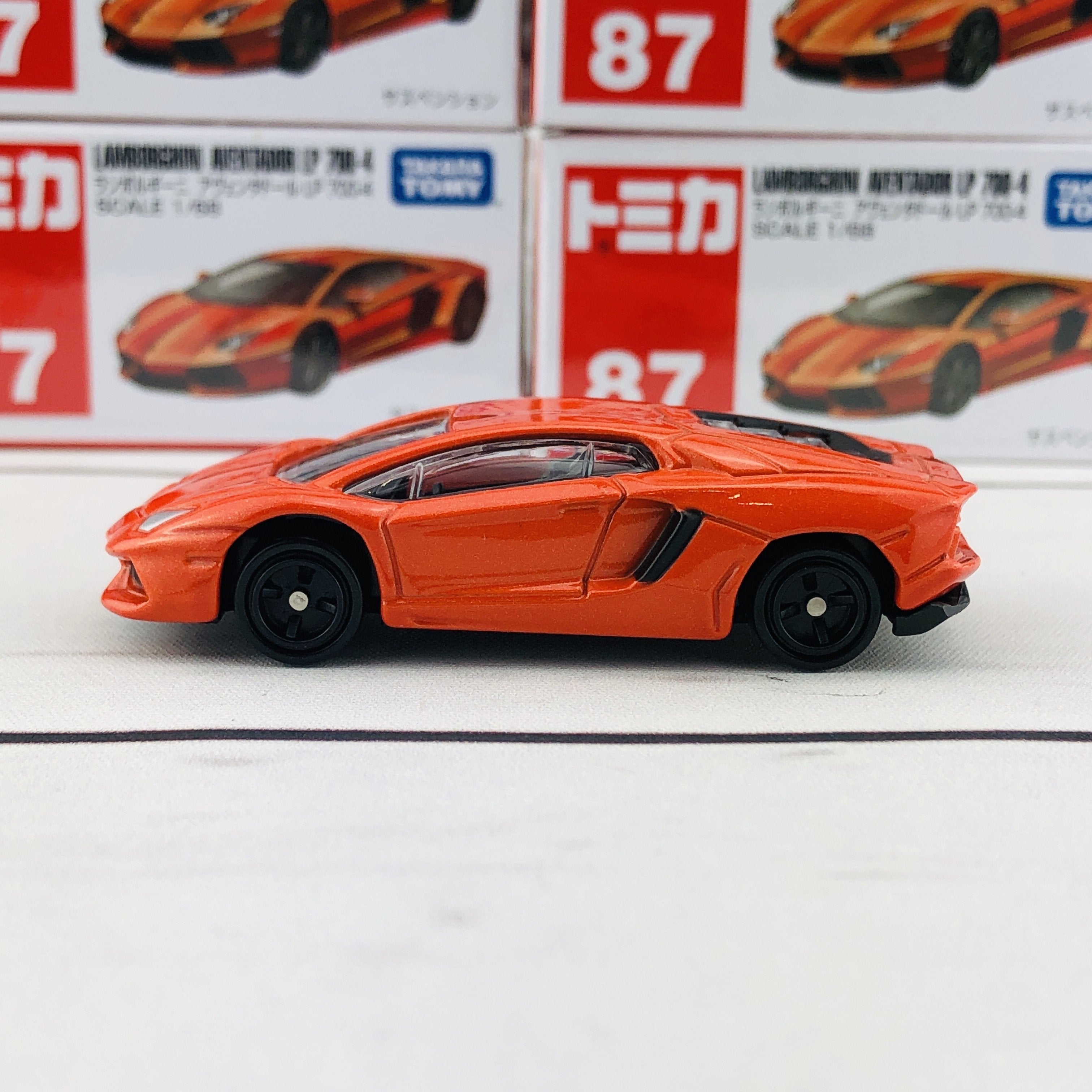 TOMICA 87 Lamborghini Aventador LP 700-4 – Tokyo Station
