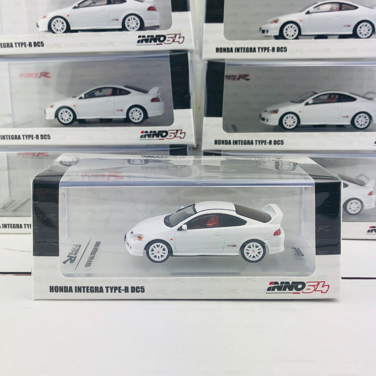 INNO64 1/64 Honda Integra Type-R DC5 White IN64-DC5-WHI