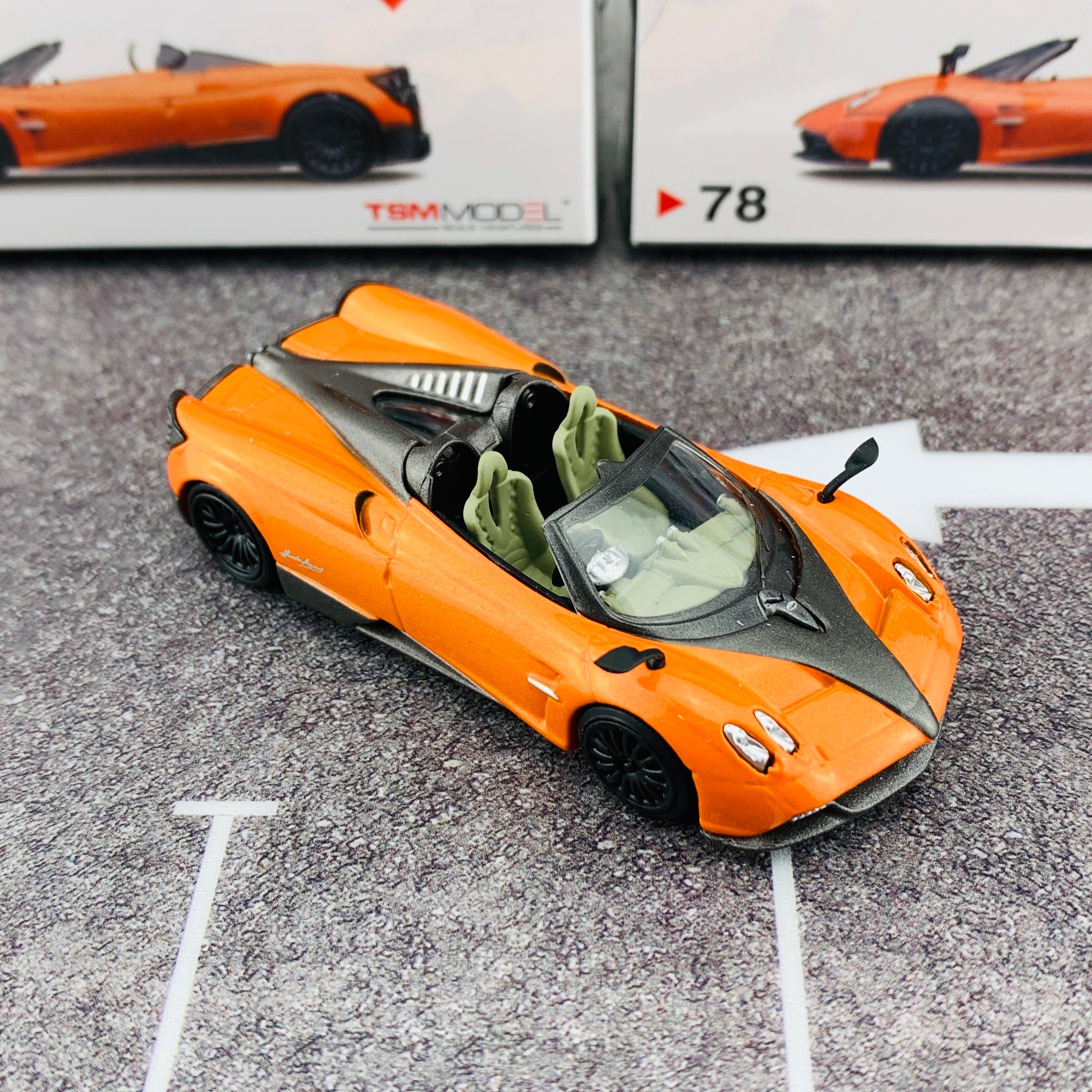 MINI GT 1/64 Pagani Huayra Roadster Arancio Saint Tropez RHD MGT00078-R