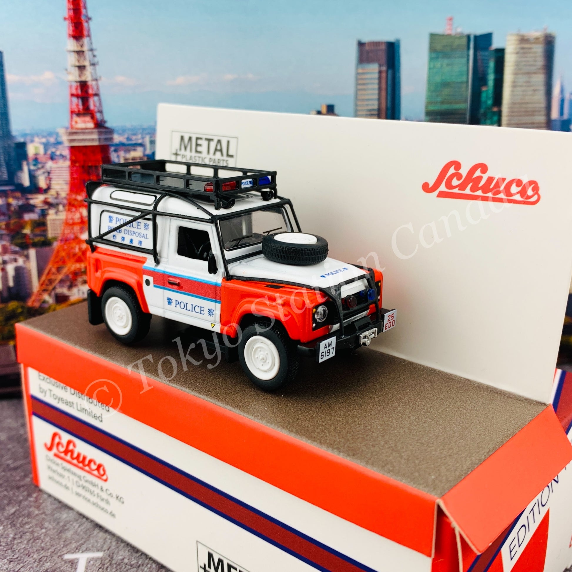 Schuco 1/64 Land Rover Defender Hong Kong Police EOD Bureau (Toyeast Limited Edition) 452020400