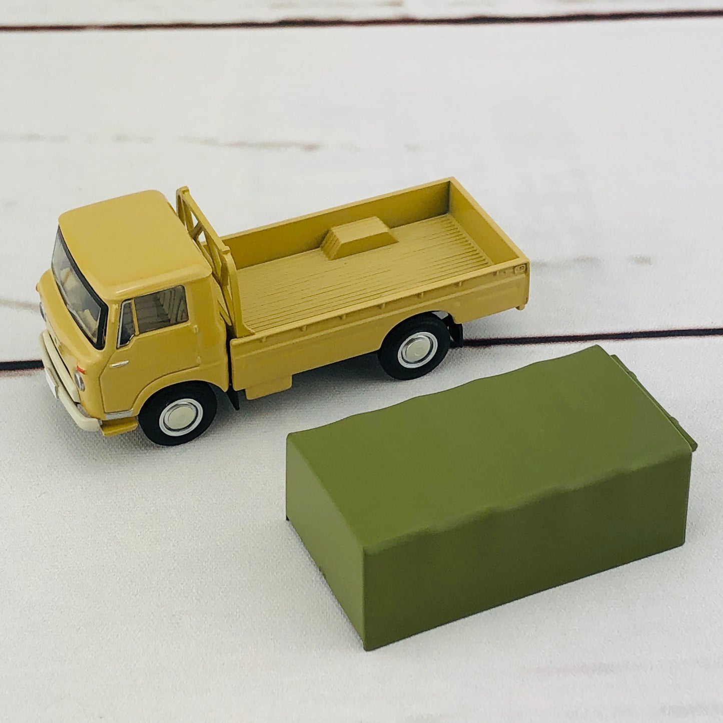 Tomica Limited Vintage Isuzu Elf BROWN LV-178b