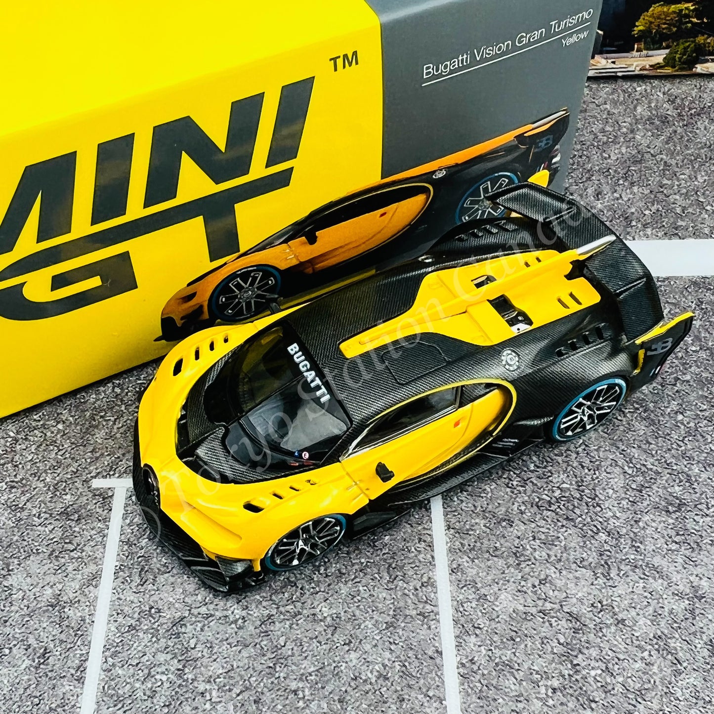 MINI GT 1/64 Bugatti Vision Gran Turismo Yellow LHD MGT00317-L