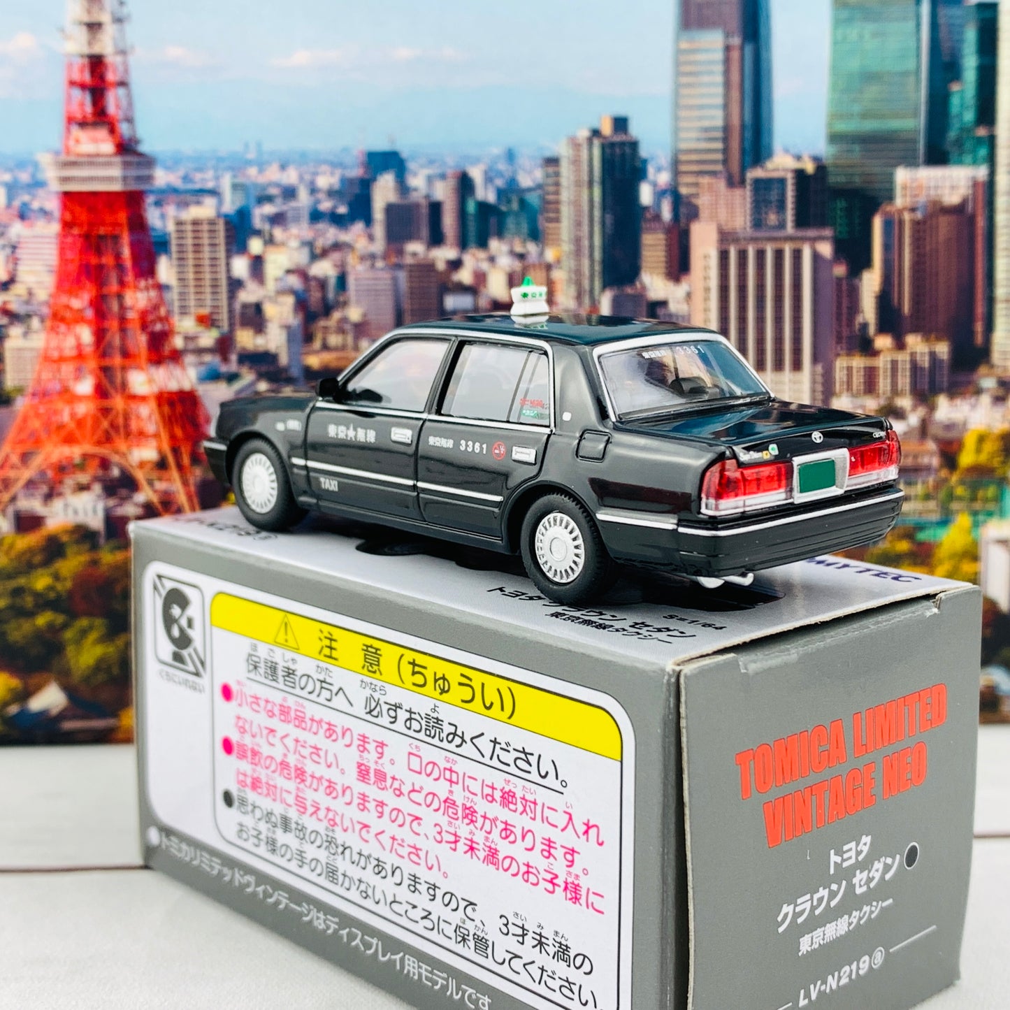Tomytec Tomica Limited Vintage Neo 1/64 Toyota Crown Sedan Tokyo Radio Taxi (Black) 東京無線タクシー LV-N219a