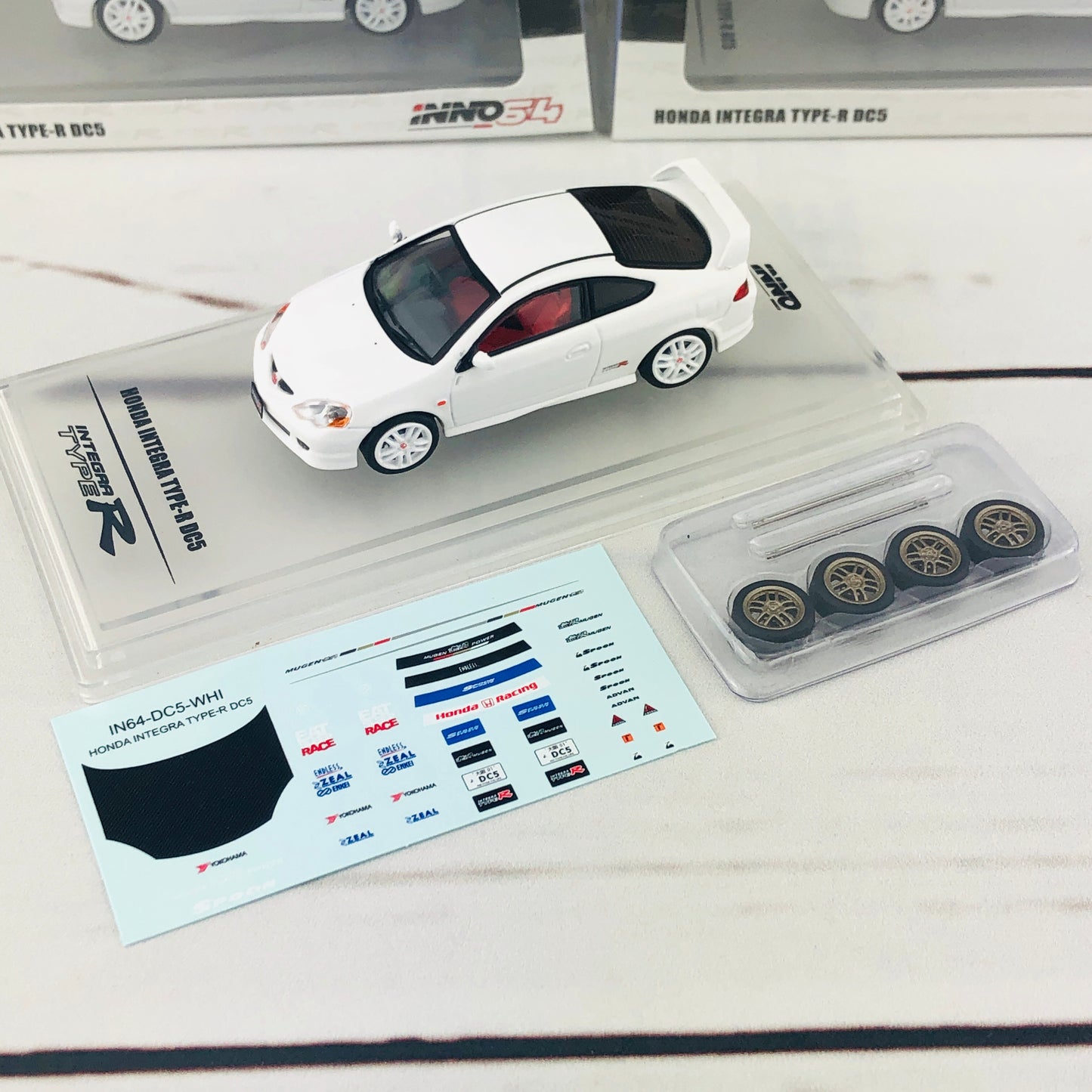 INNO64 1/64 Honda Integra Type-R DC5 White IN64-DC5-WHI