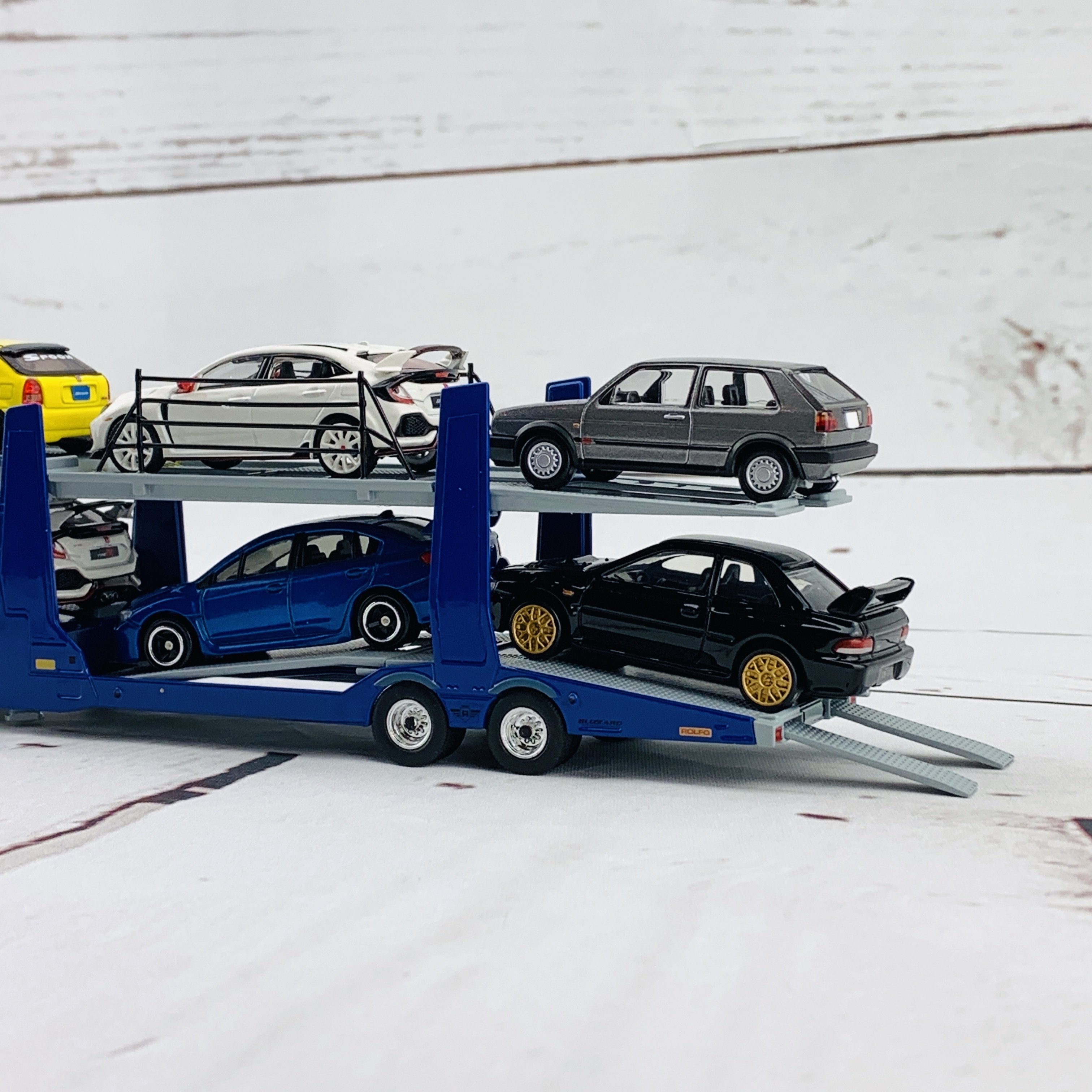 MINI GT 1/64 Mercedes-Benz Actros With Car Carrier Trailer LHD