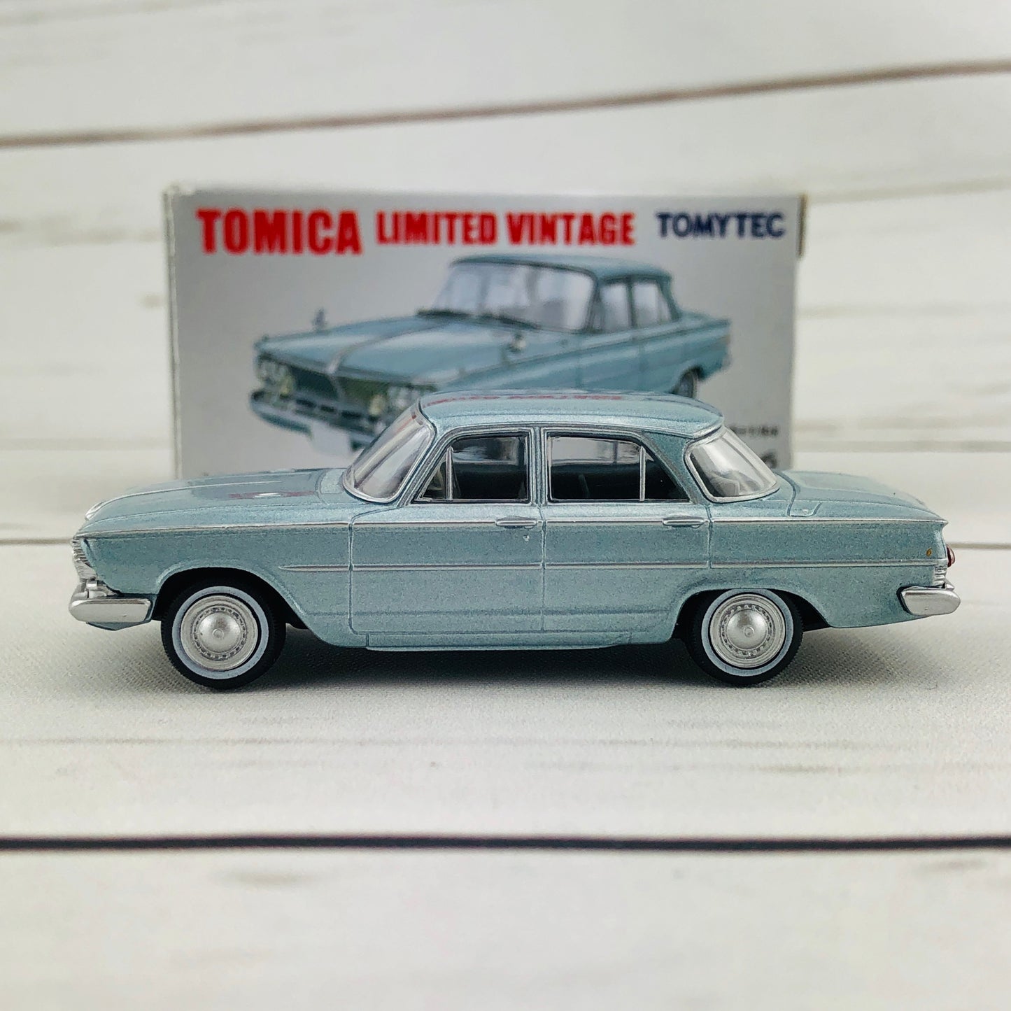 Tomica Limited Vintage 1/64 Nissan Prince Gloria Super6 (1963) Blue LV-174a