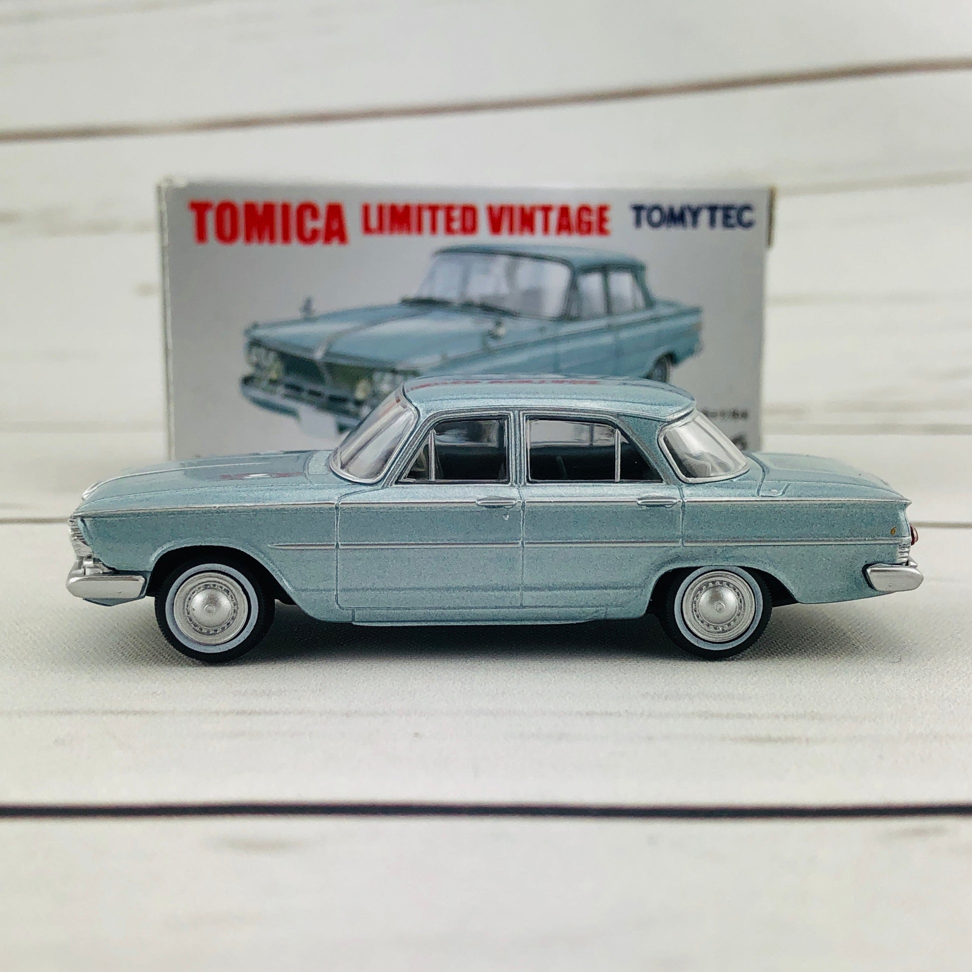 Tomica Limited Vintage 1/64 Nissan Prince Gloria Super6 (1963) Blue LV-174a