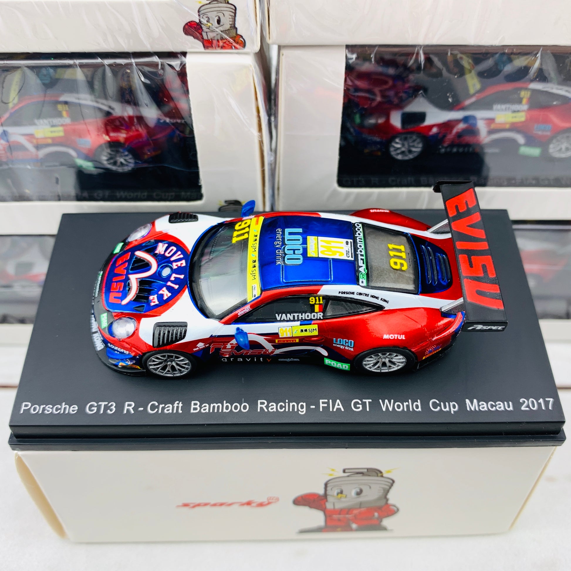 Sparky 1/64 PORSCHE GT3 R - Craft Bamboo Racing - FIA GT World Cup Macau 2017 Laurens Vanthoor Y161