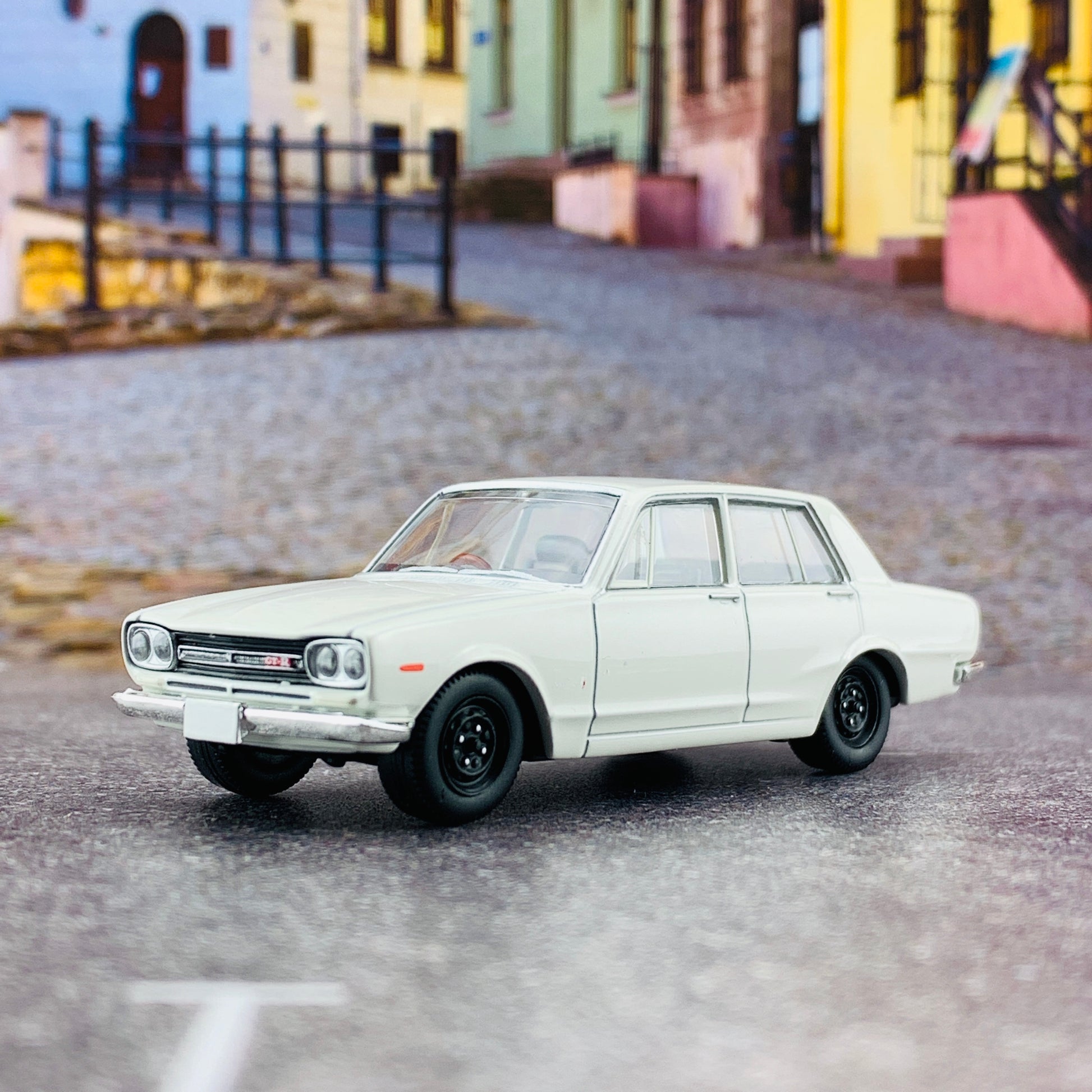 Tomica Limited Vintage 1/64 Nissan Skyline 2000GT-R White LV-176b