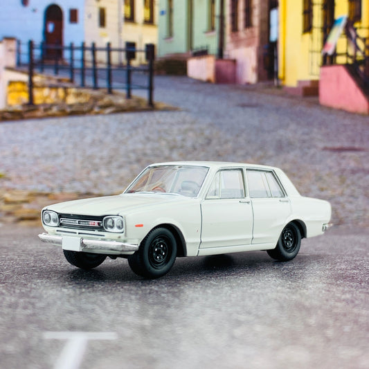 Tomica Limited Vintage 1/64 Nissan Skyline 2000GT-R White LV-176b