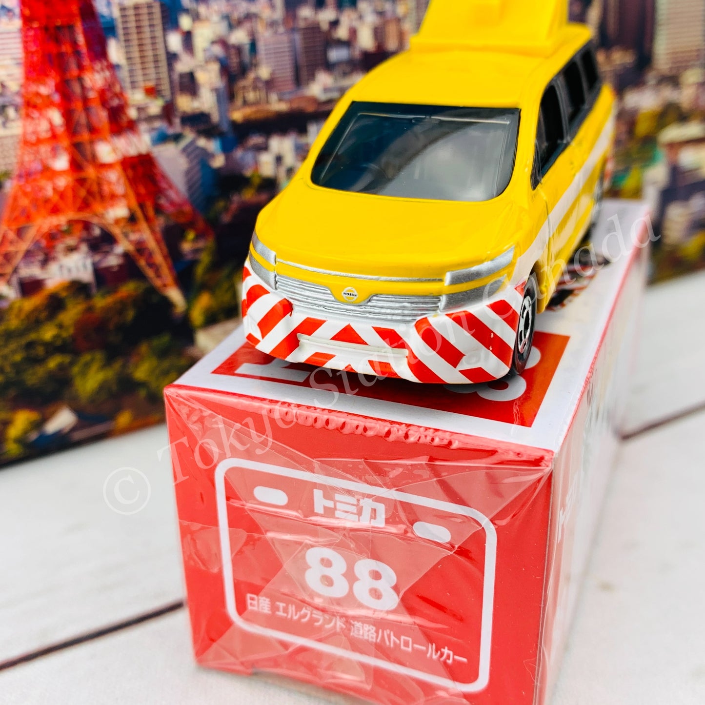 TOMICA 88 Nissan Elgrand Road Patrol Car 4904810843290