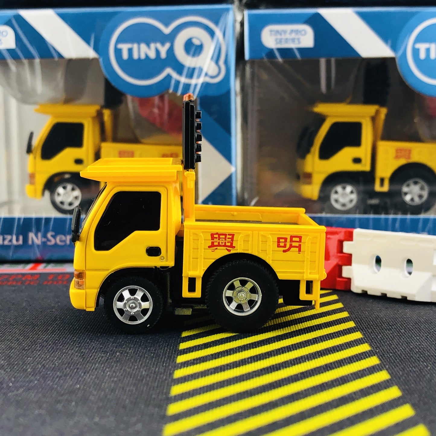 Tiny Q Pro-Series 12 - ISUZU N-Series 1993 Contruction Truck TinyQ-12a