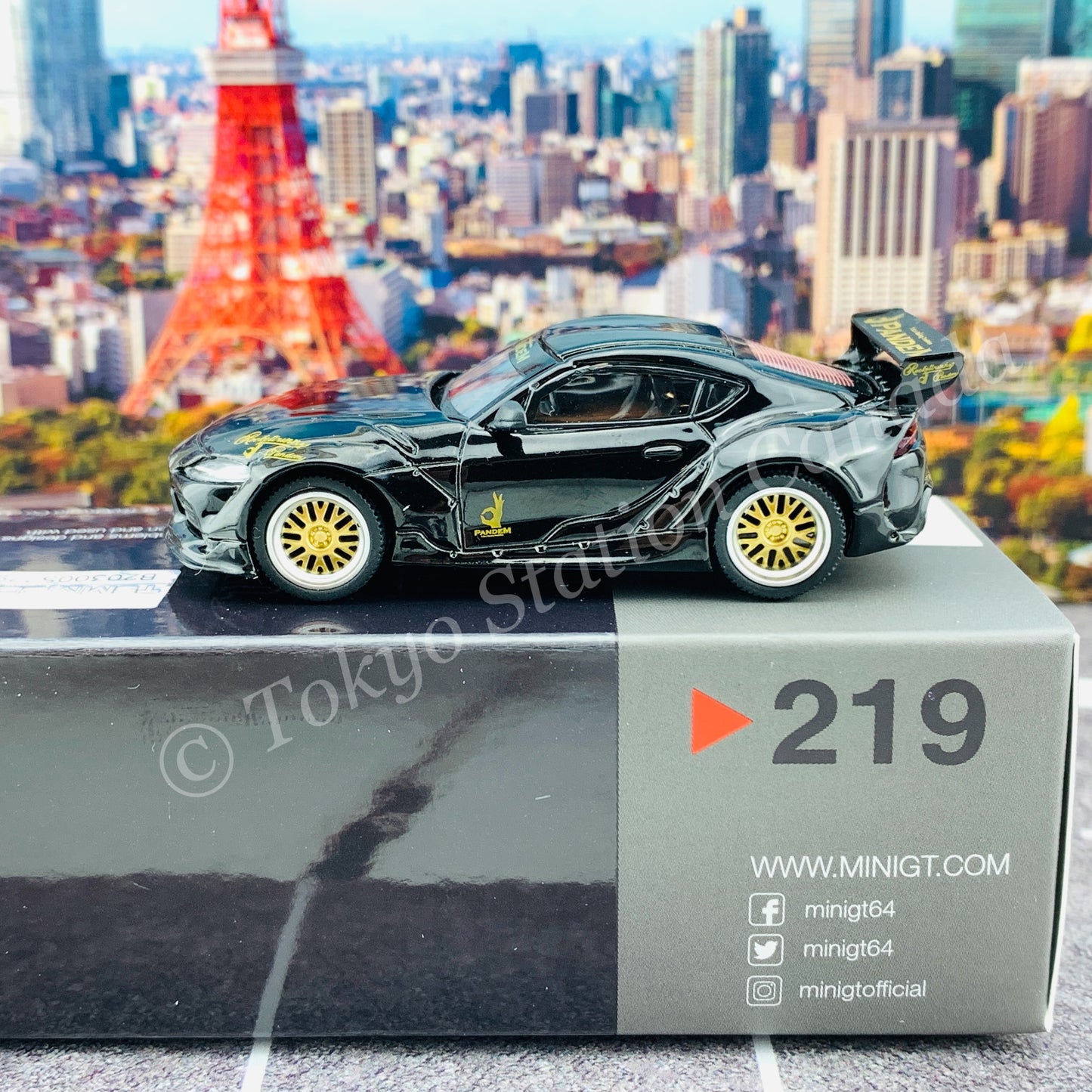 MINI GT 1/64 Pandem Toyota GR Supra V1.0  Black RHD MGT00219-R