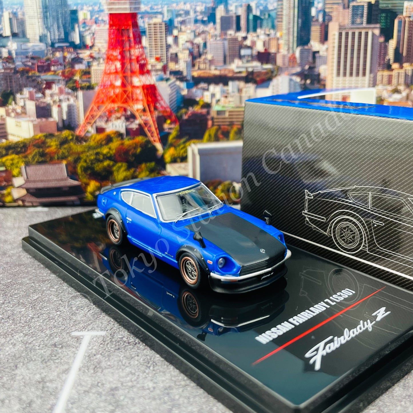 INNO64 1/64 NISSAN FAIRLADY Z (S30) Blue with carbon Hood IN64-240Z-BLU