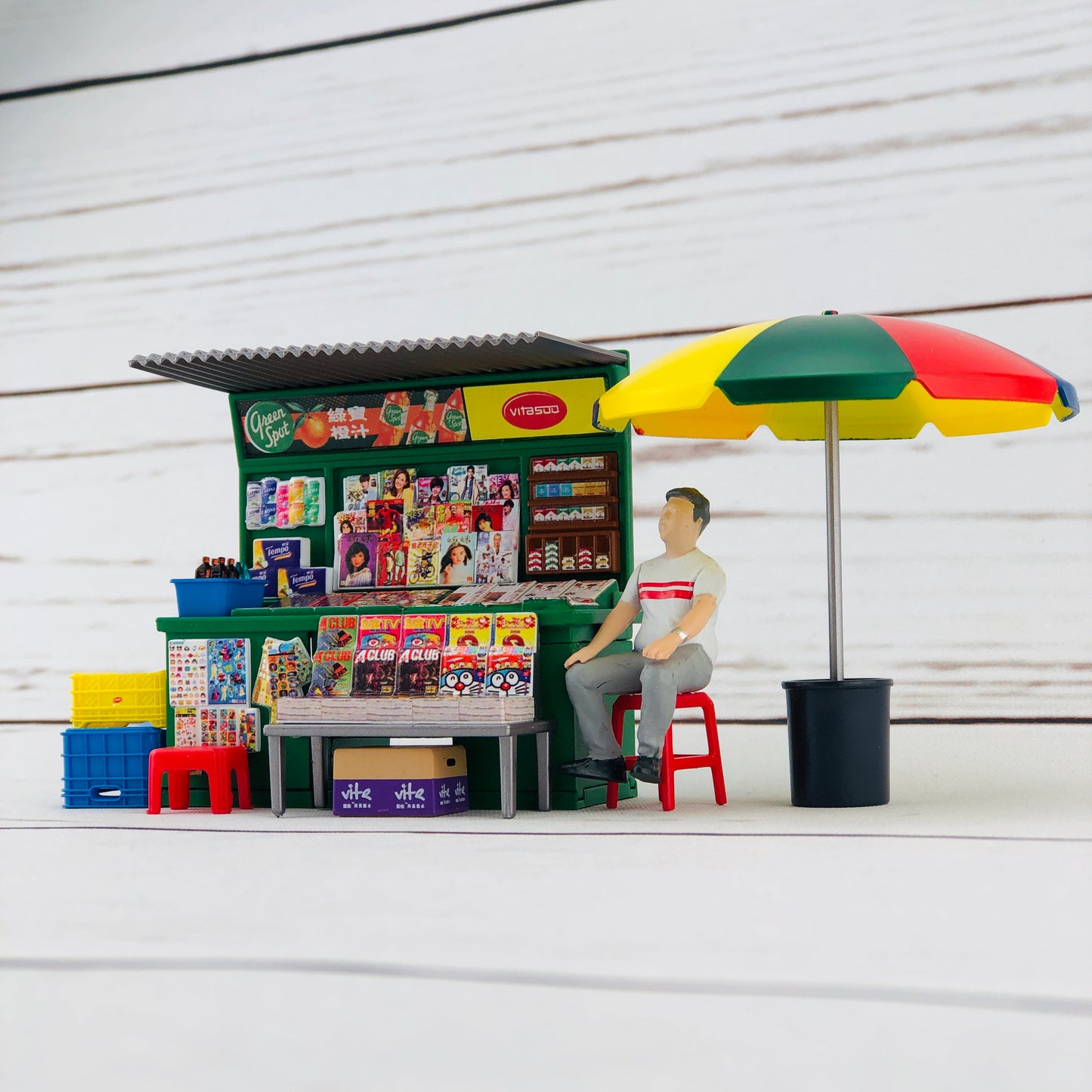 Tiny 1/35 Hong Kong Newstand