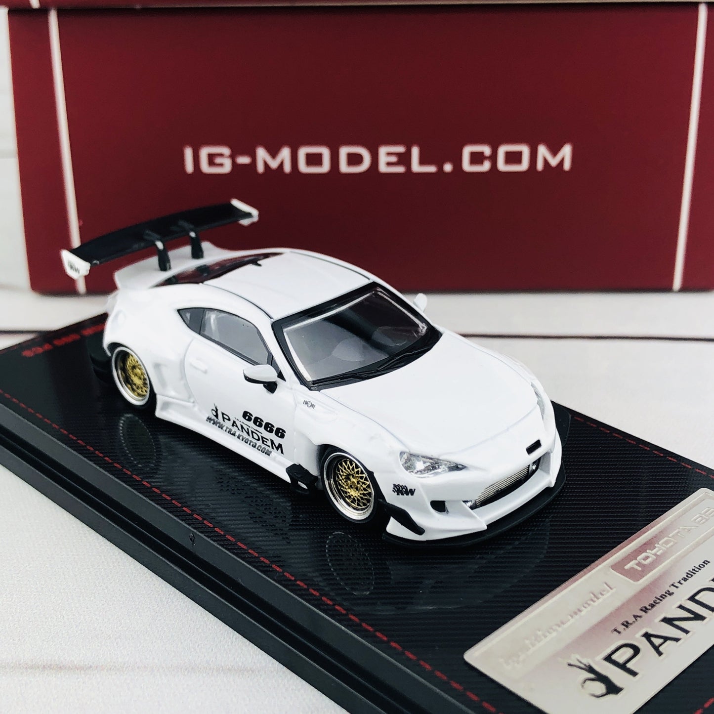 Ignition Model 1/64 Pandem Toyota 86 V3 White 1402