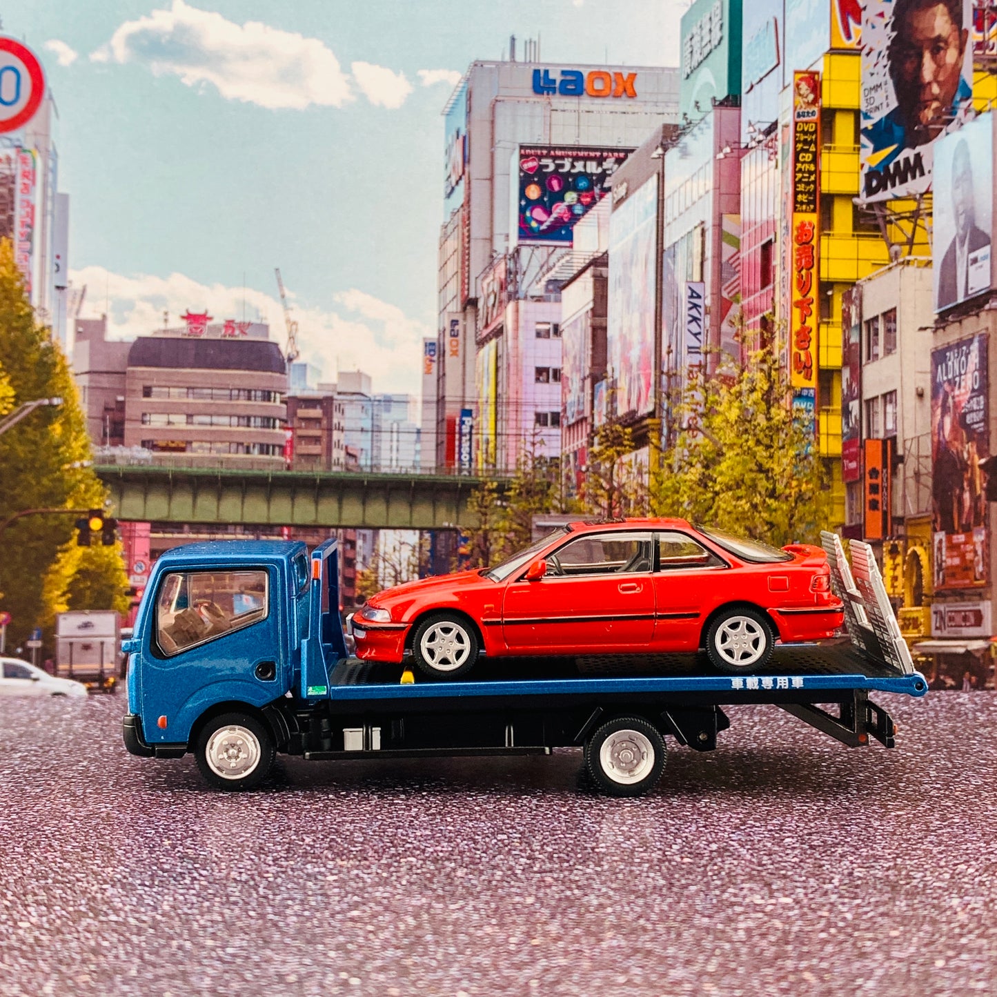 TOMYTEC Tomica Limited Vintage Neo 1/64 Nissan Atlas (F24) Hanamidai Safety Loader BLUE 花見台自動車 LV-N144d