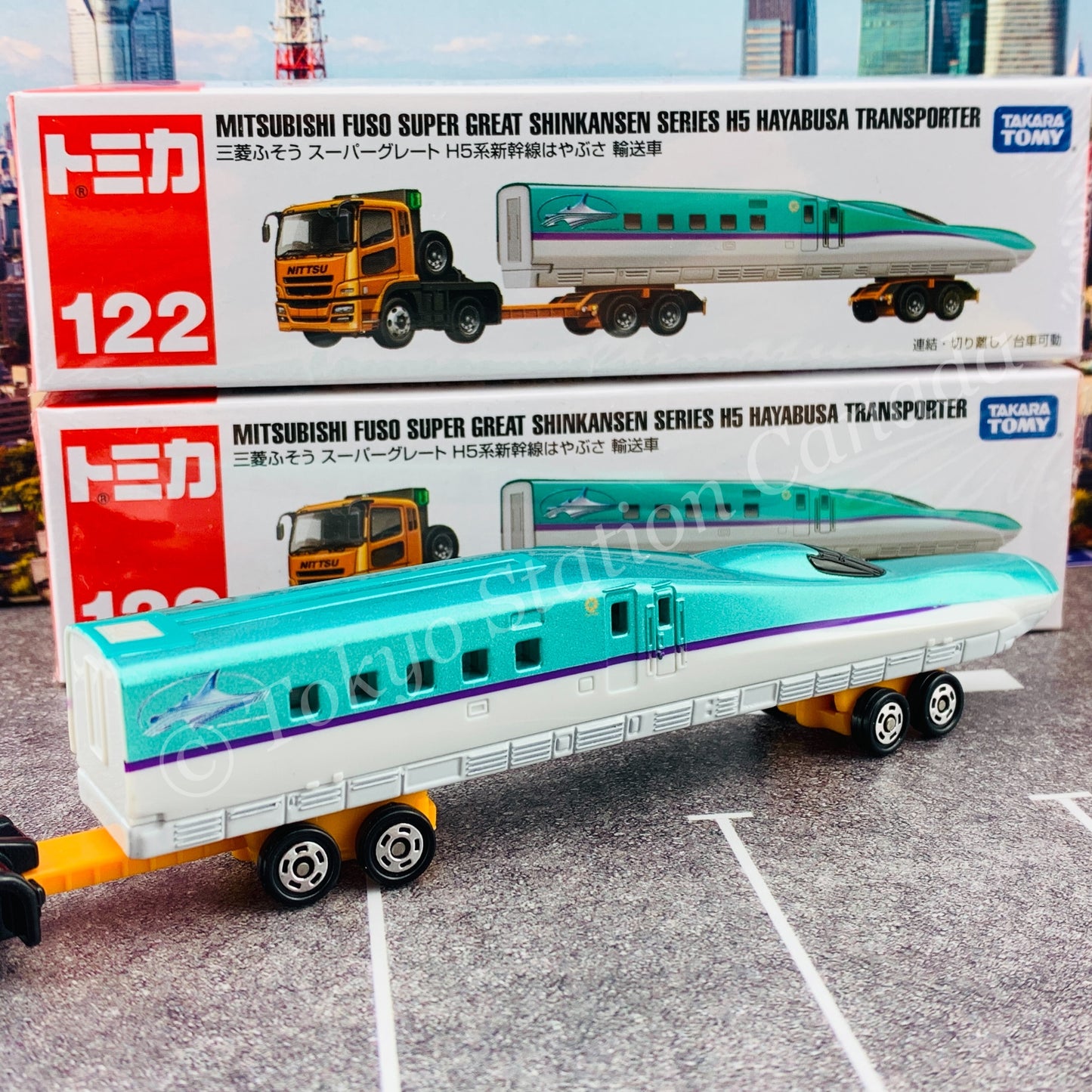 TOMICA 122 Mitsubishi Fuso Super Great Shinkansen Series H5 Hayabusa Transporter