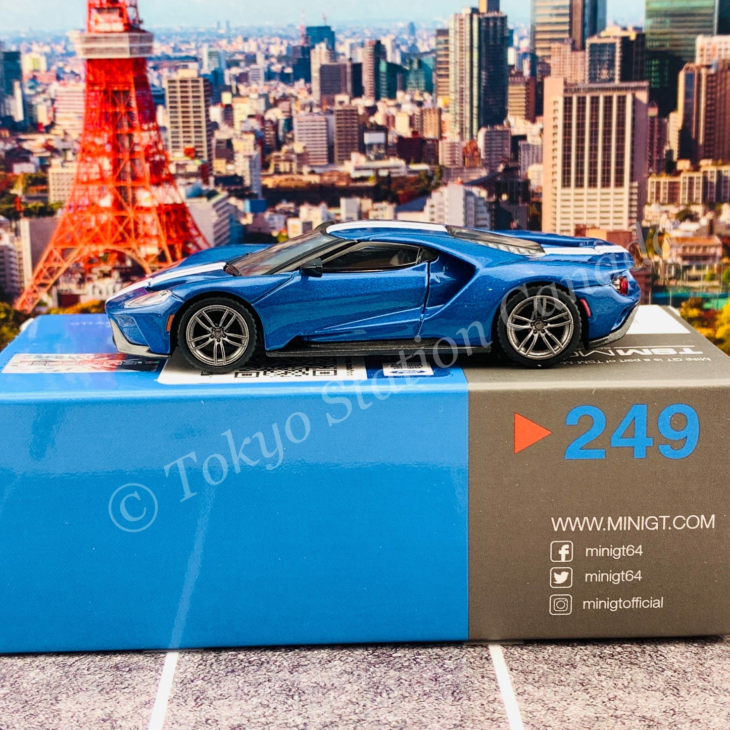 MINI GT 1/64 Ford GT  Liquid Blue LHD MGT00249-L