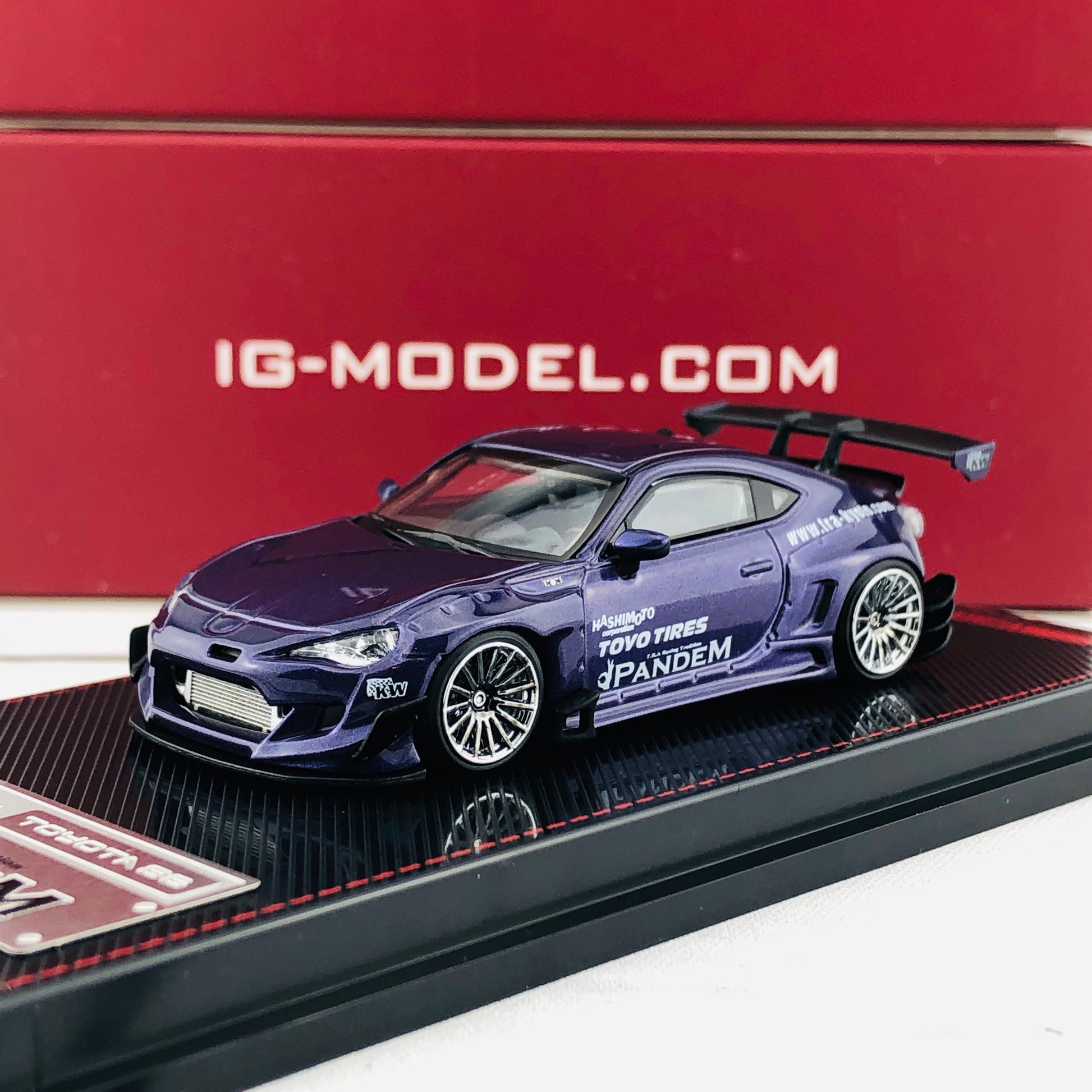 Ignition Model 1/64 Pandem Toyota 86 V3 Purple Metallic 1755