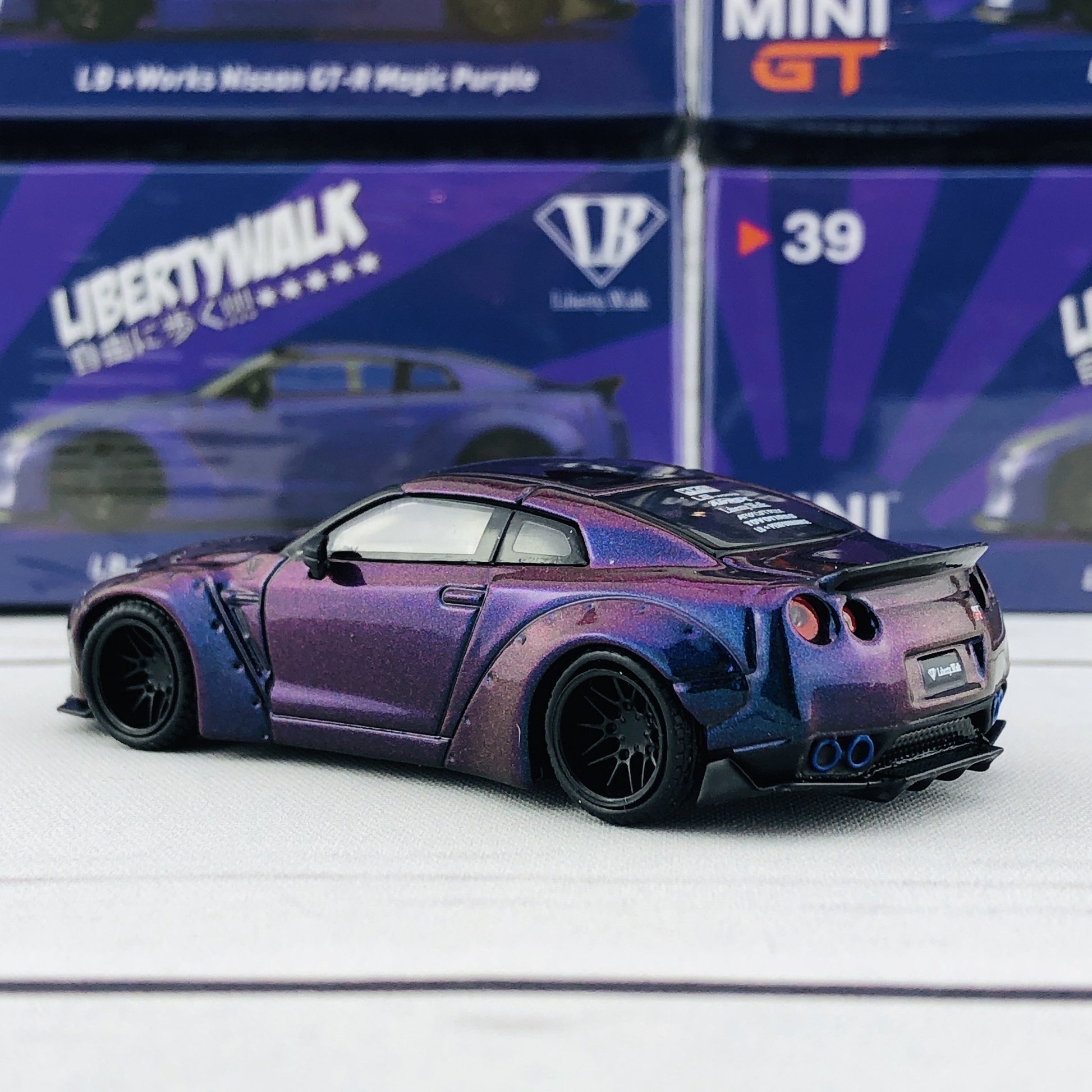 MINI GT 1/64 LIBERTYWALK LB★WORKS Nissan GTR (R35) Type 1, Rear Wing ver 2 Magic Purple Japan Exclusive MGT00039-R