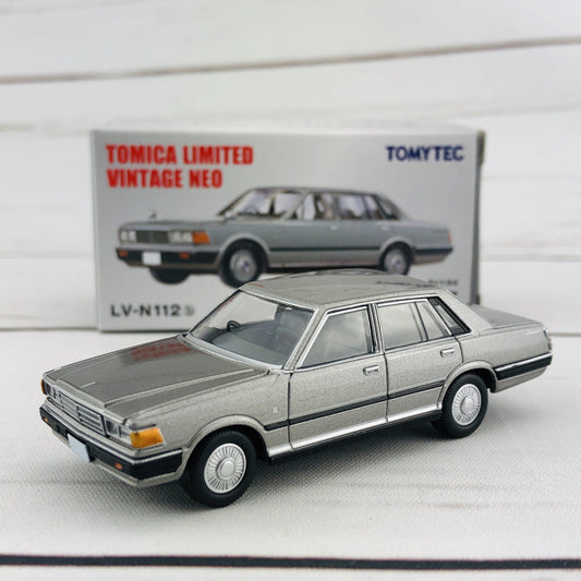 Tomica Limited Vintage 1/64 Nissan Cedric 200E Turbo (1981) LV-N112b