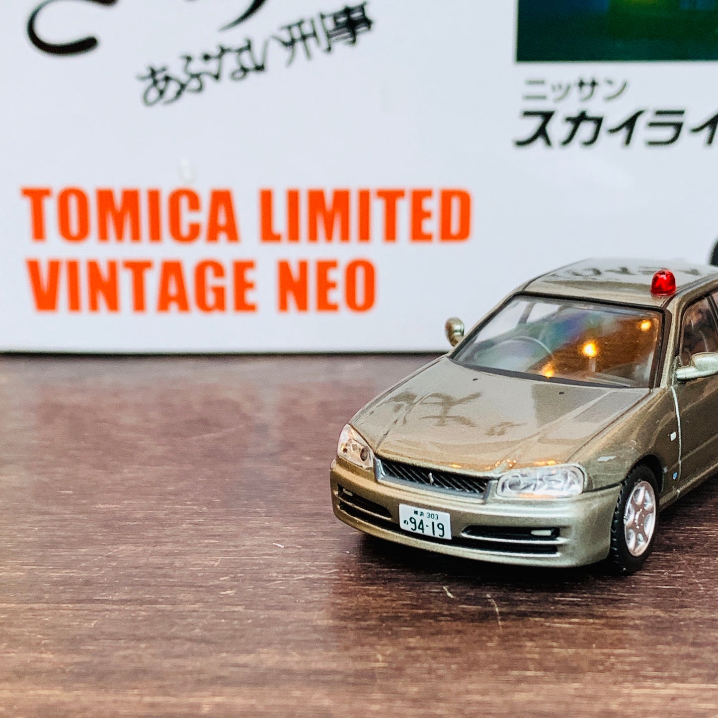 Tomica Limited Vintage Neo 1/64 ABUNAI VOL.04 Nissan Skyline GT Police (Silver)