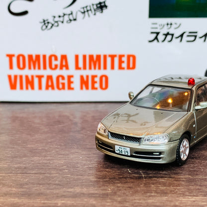 Tomica Limited Vintage Neo 1/64 ABUNAI VOL.04 Nissan Skyline GT Police (Silver)