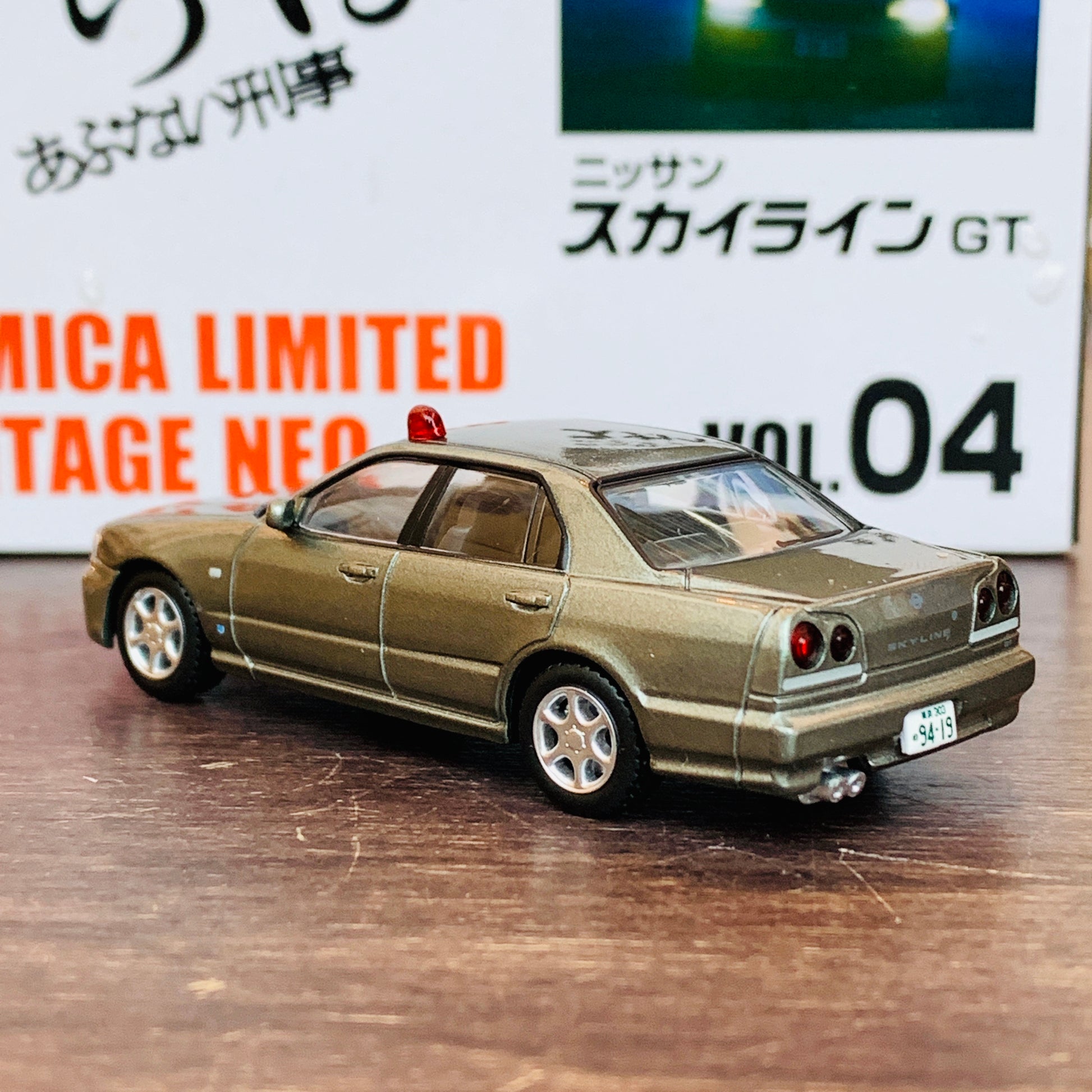 Tomica Limited Vintage Neo 1/64 ABUNAI VOL.04 Nissan Skyline GT Police (Silver)