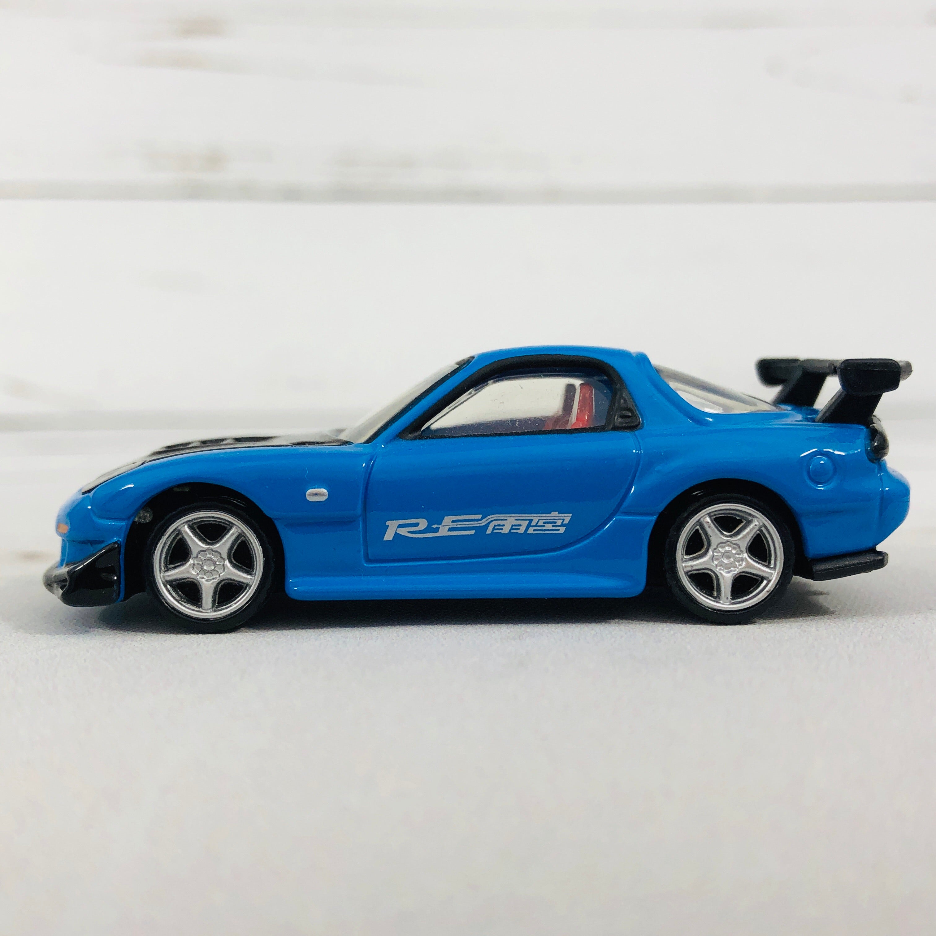 Tomica Premium No.04 Mazda RX7 FD3S RE Amemiya Spec. – Tokyo Station