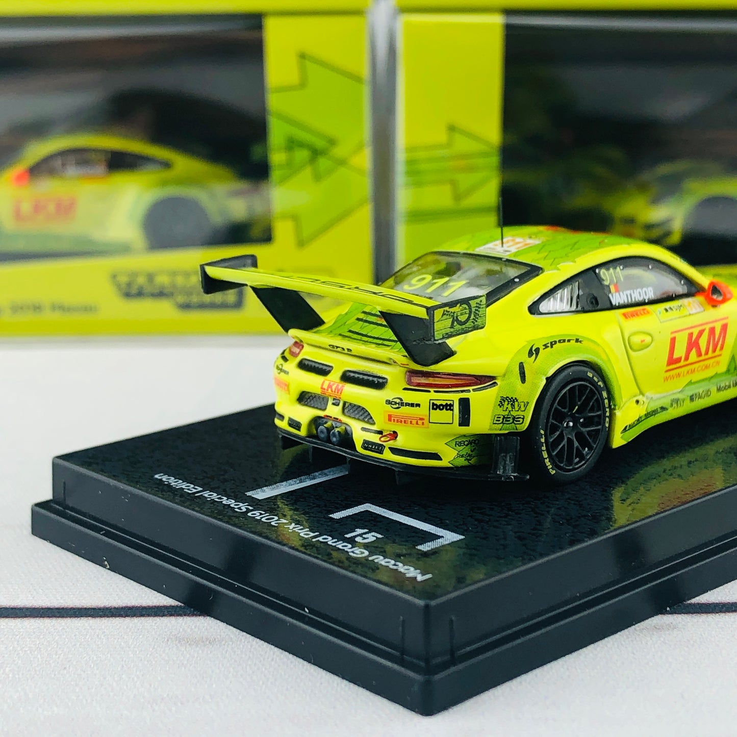 Tarmac Works 1/64 Porsche 911 GT3 R Macau GT Cup FIA GT World Cup 2018 Laurens Vanthoor T64-032-18MGP911