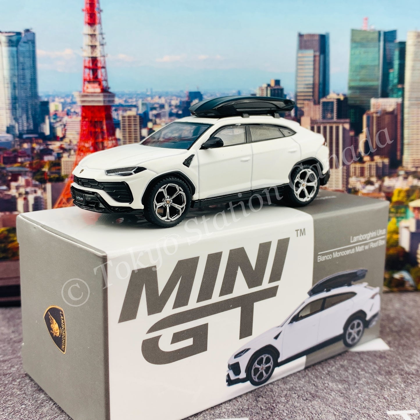 MINI GT 1/64 Lamborghini Urus  Bianco Monocerus Matt w/ Roof Box RHD MGT00220-R