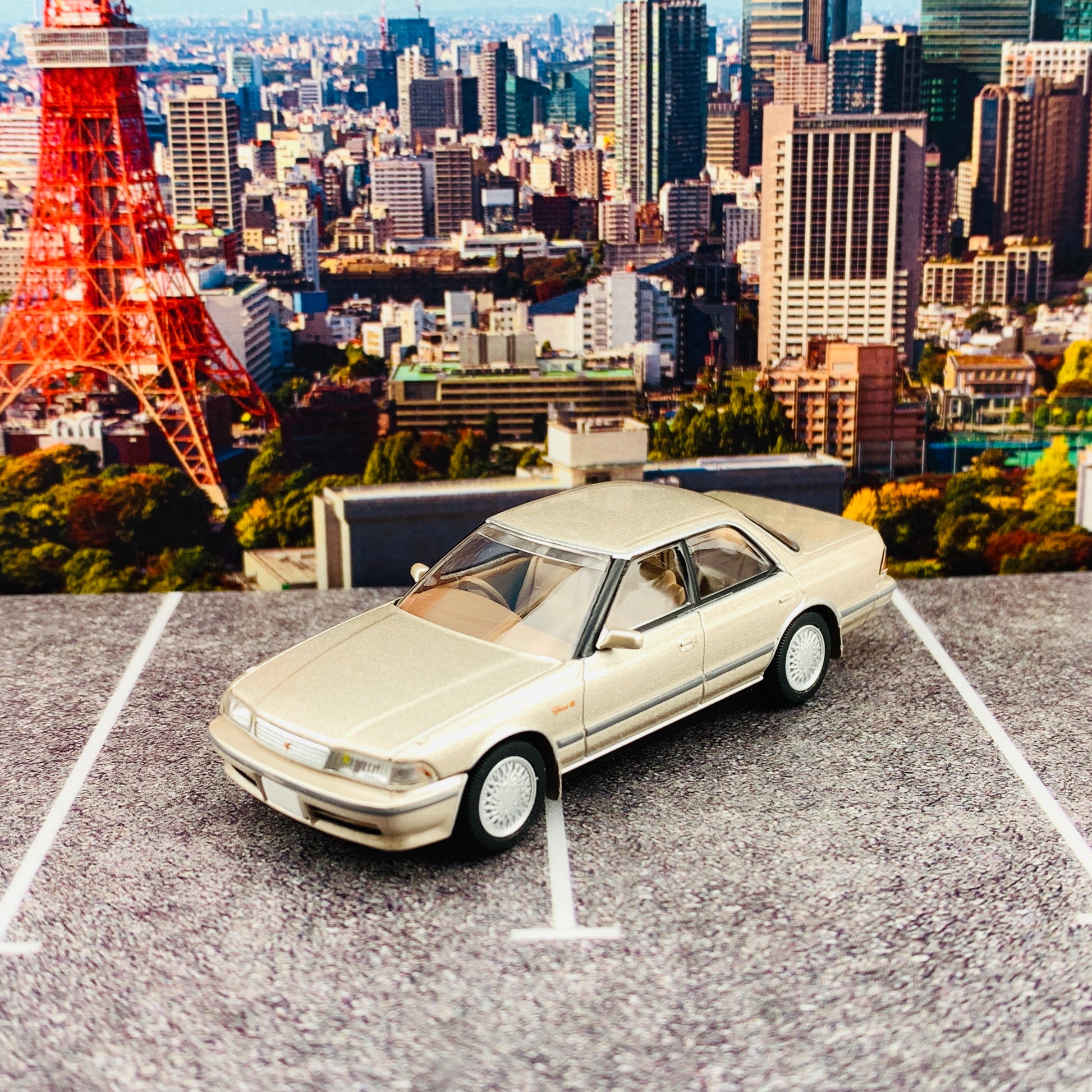 Tomytec Tomica Limited Vintage Neo 1/64 Toyota Mark II 3.0 Grande G (Beige) LV-N179c