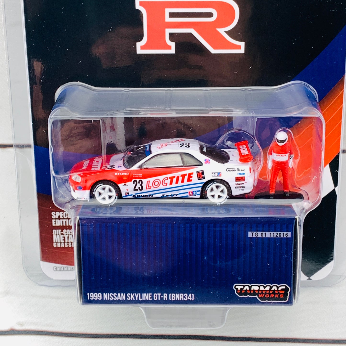 Greenlight x Tarmac Works 1/64 Nissan Skyline GTR BNR34 1999 including a figure 51185
